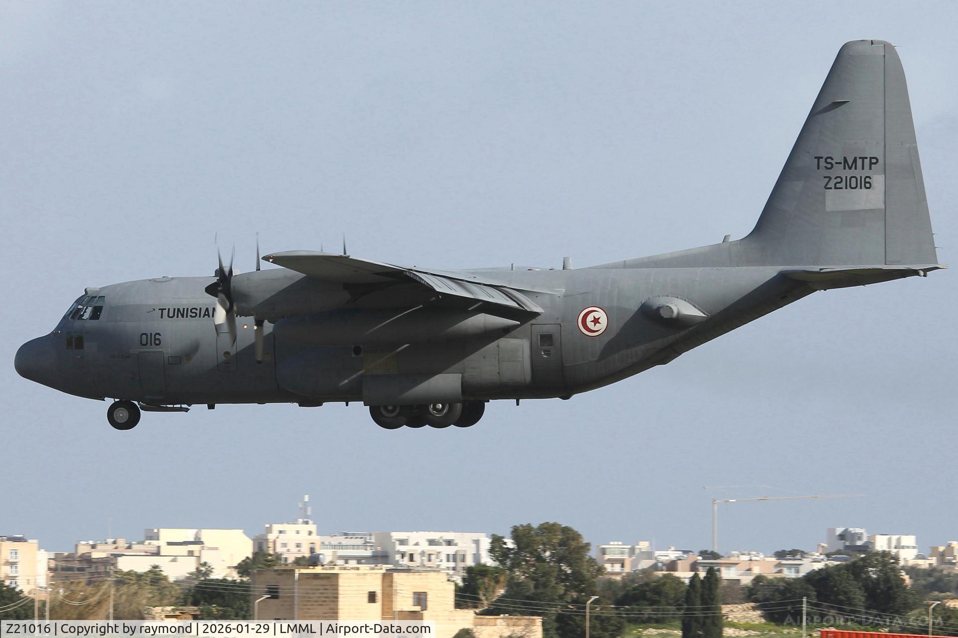 Z21016, 1991 Lockheed C-130H Hercules C/N 382-5291, Lockheed C-130H Hercules reg Z21016/TS-MTP on final approach for RW31 Malta for a brief visit.