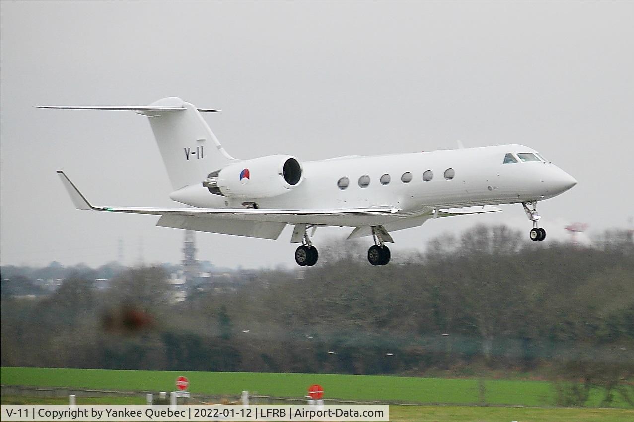 V-11, Gulfstream Aerospace G-IV C/N 1009, Gulfstream Aerospace G-IV, On final rwy 07R, Brest-Bretagne airport (LFRB-BES)