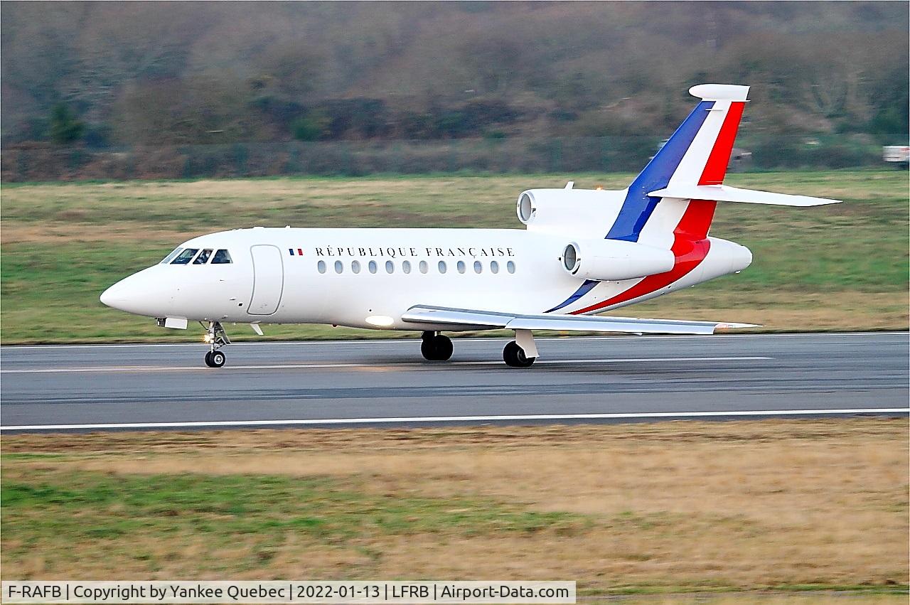 F-RAFB, 2010 Dassault Falcon 7X C/N 086, Dassault Falcon 7X, Taxiing rwy 07R, Brest-Bretagne airport (LFRB-BES)