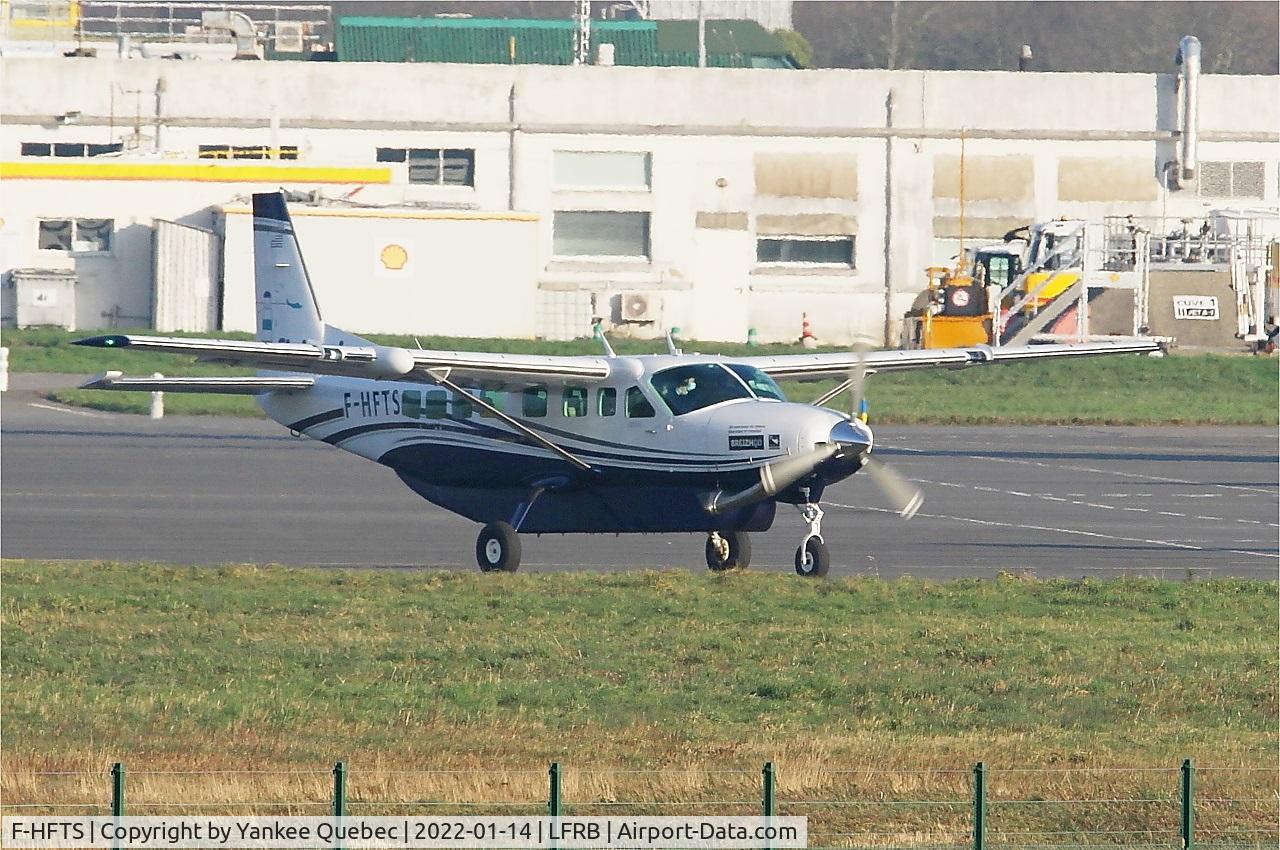F-HFTS, 2016 Cessna 208B Grand Caravan C/N 208B5265, Cessna 208B Grand Caravan, Taxiing to boarding area, Brest-Bretagne airport (LFRB-BES)