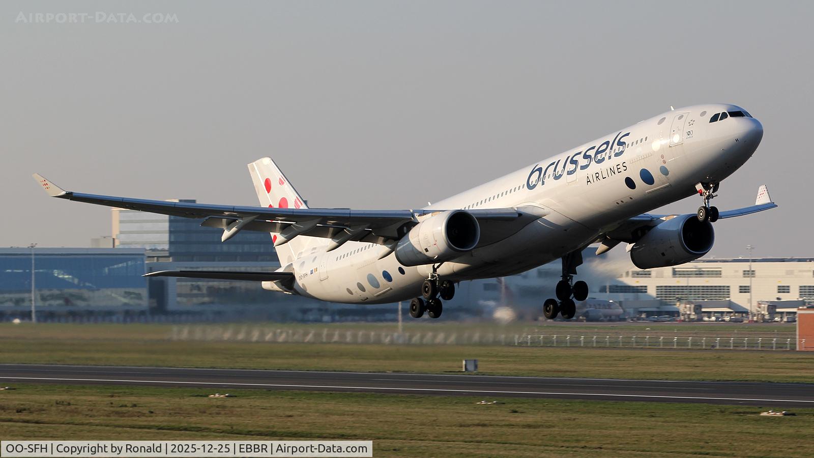 OO-SFH, 2005 Airbus A330-343 C/N 679, at ebbr