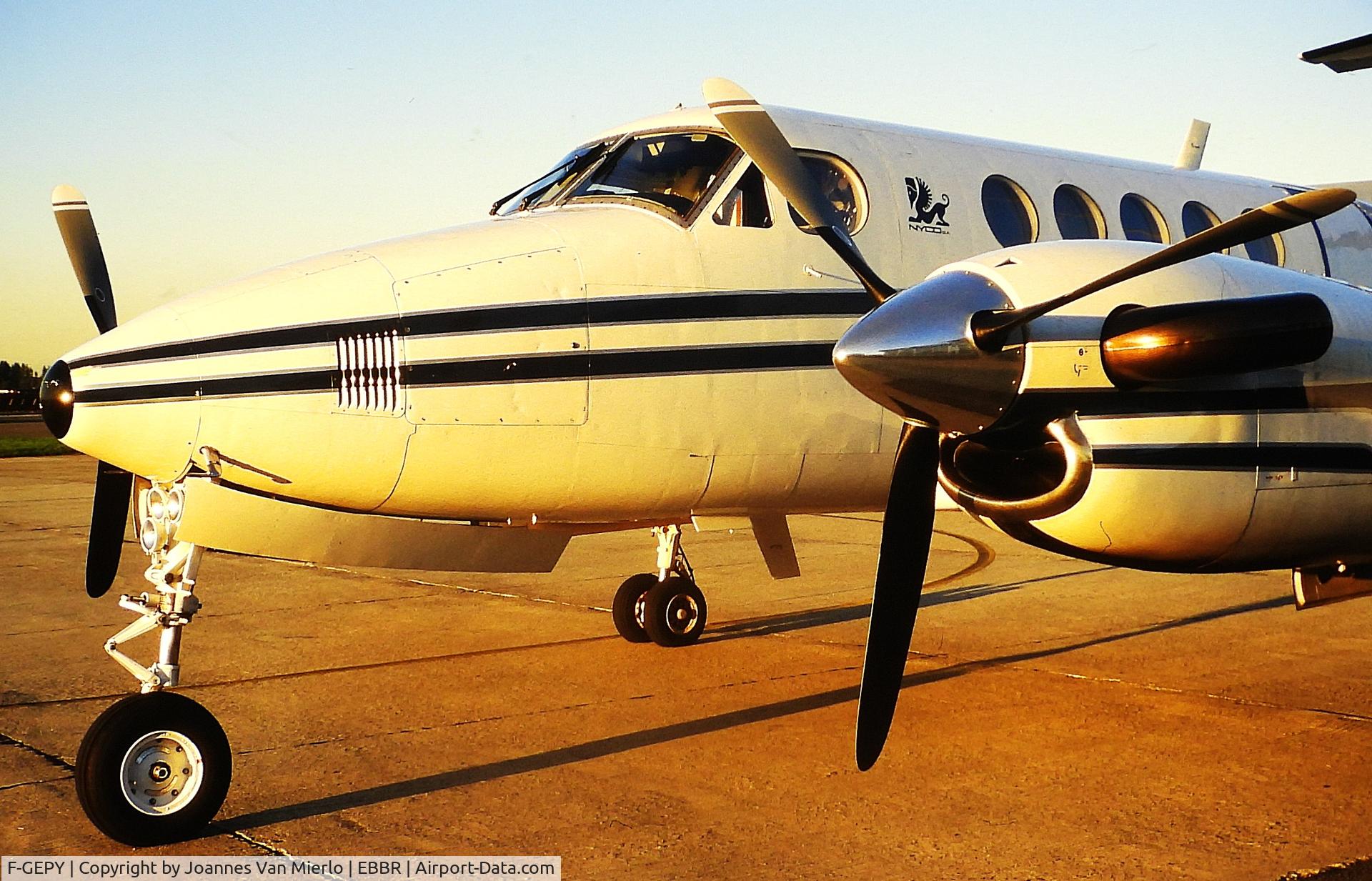 F-GEPY, 1980 Beech 200 Super King Air C/N BB-779, ex-slide