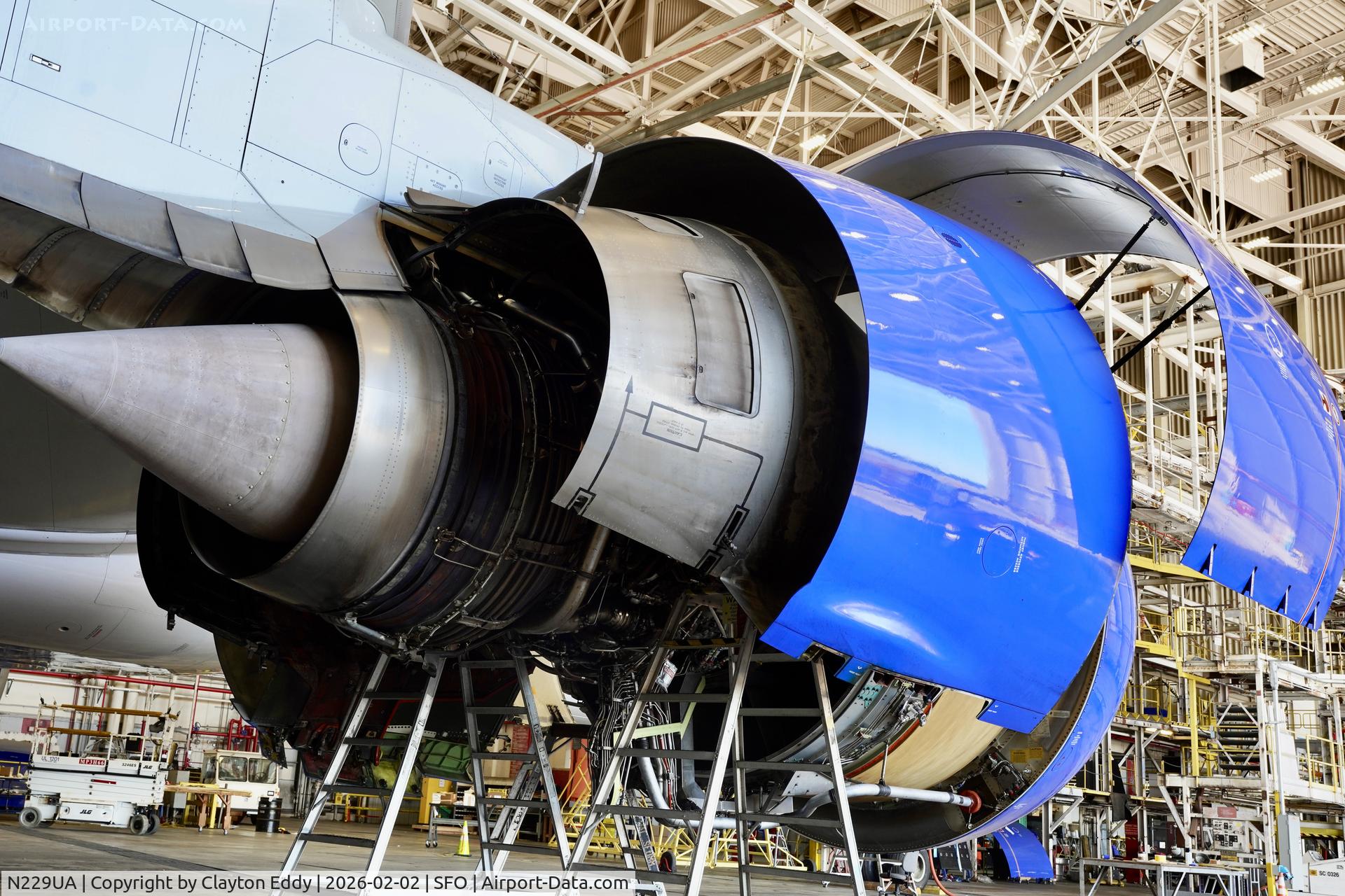 N229UA, 2002 Boeing 777-222 C/N 30557, PW4090 engine SFO 2026