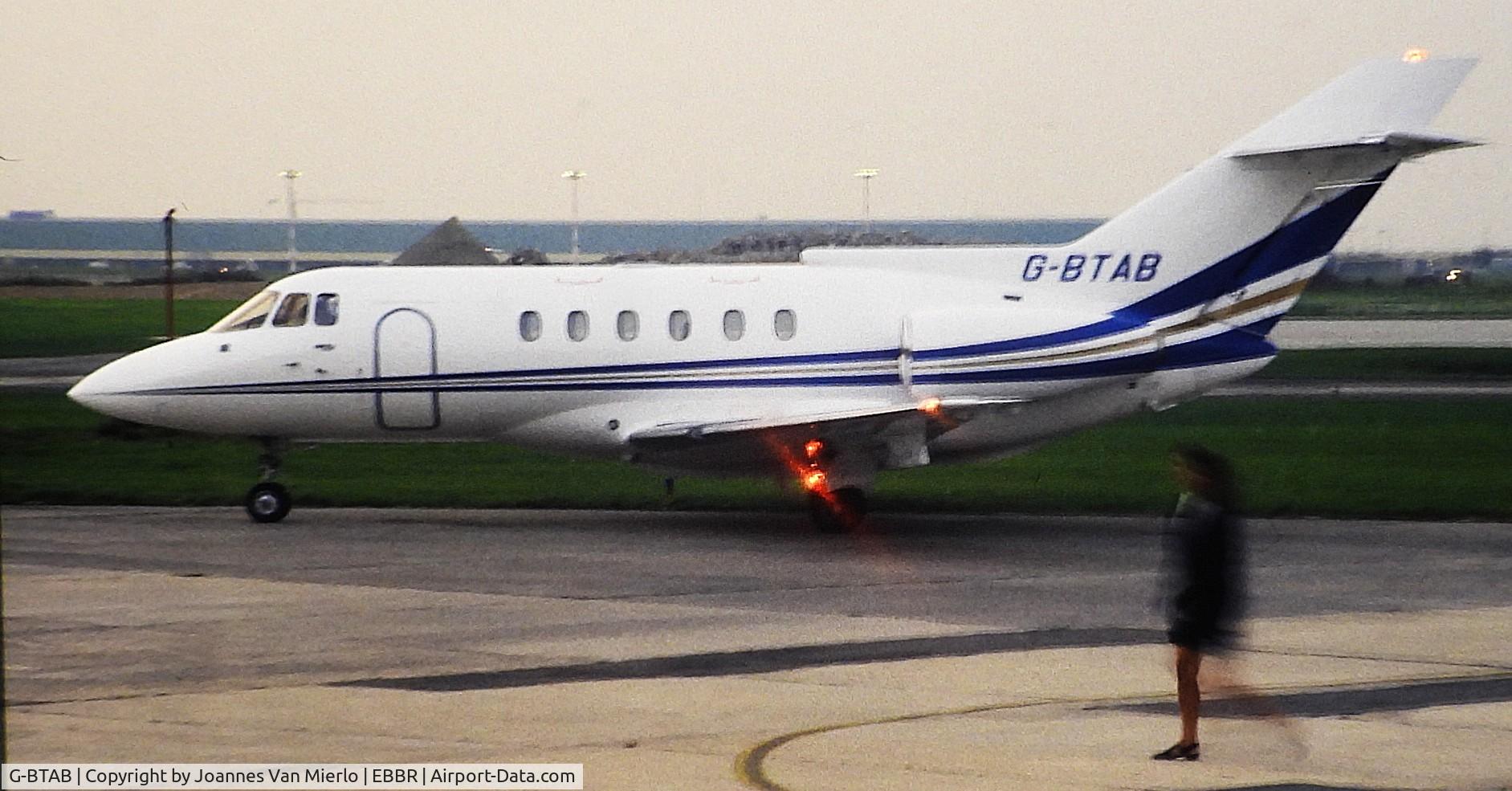 G-BTAB, 1988 British Aerospace BAe.125-800B C/N 258088, ex-slide