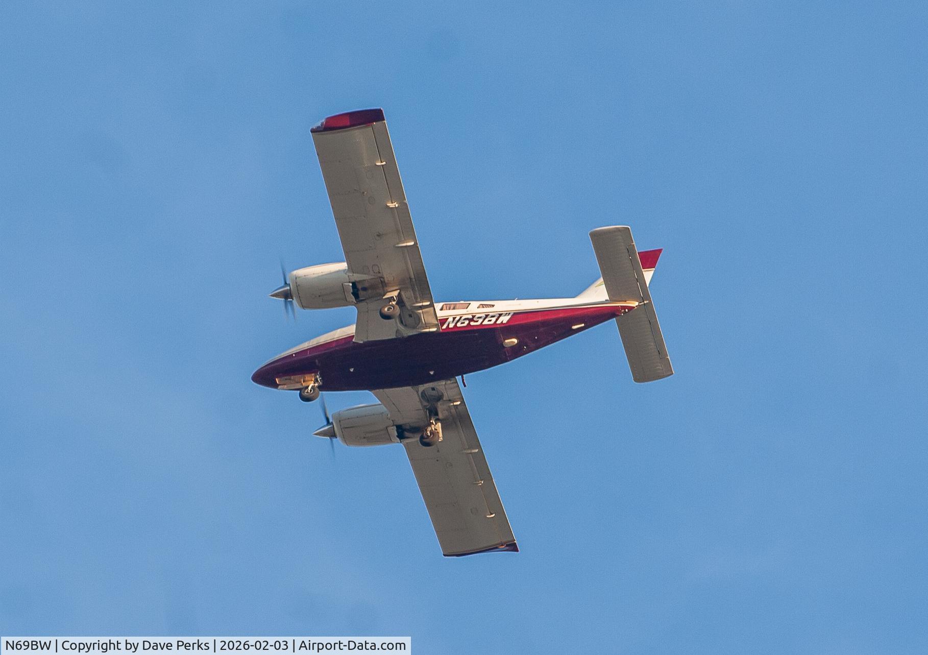 N69BW, 1982 Piper PA-34-220T C/N 34-8233087, Near Mather Field airport