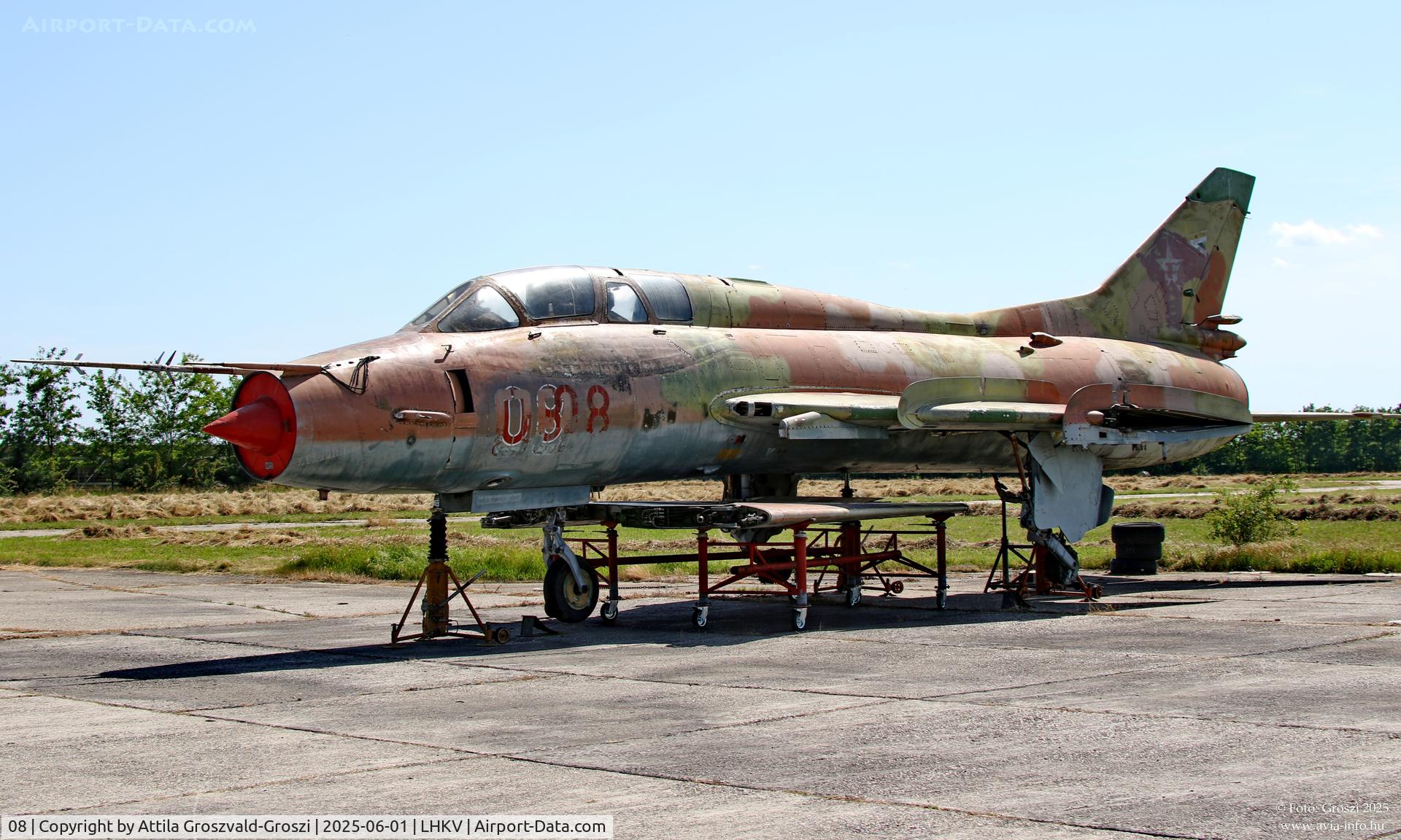 08, 1983 Sukhoi Su-22UM-3K C/N 17532390304, LHKV - Kaposújlak Airport, Hungary