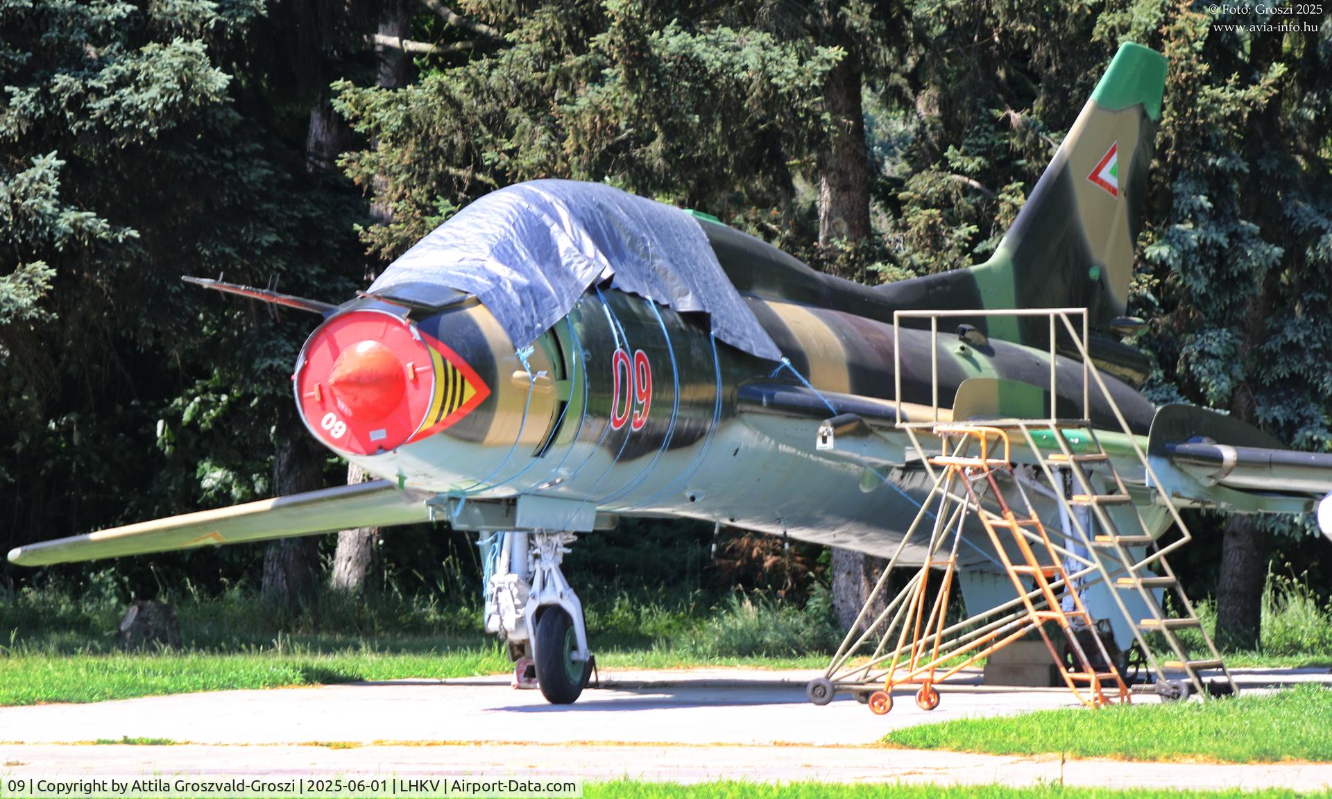 09, 1983 Sukhoi Su-22UM-3K C/N 17532390305, LHKV - Kaposújlak Airport, Hungary