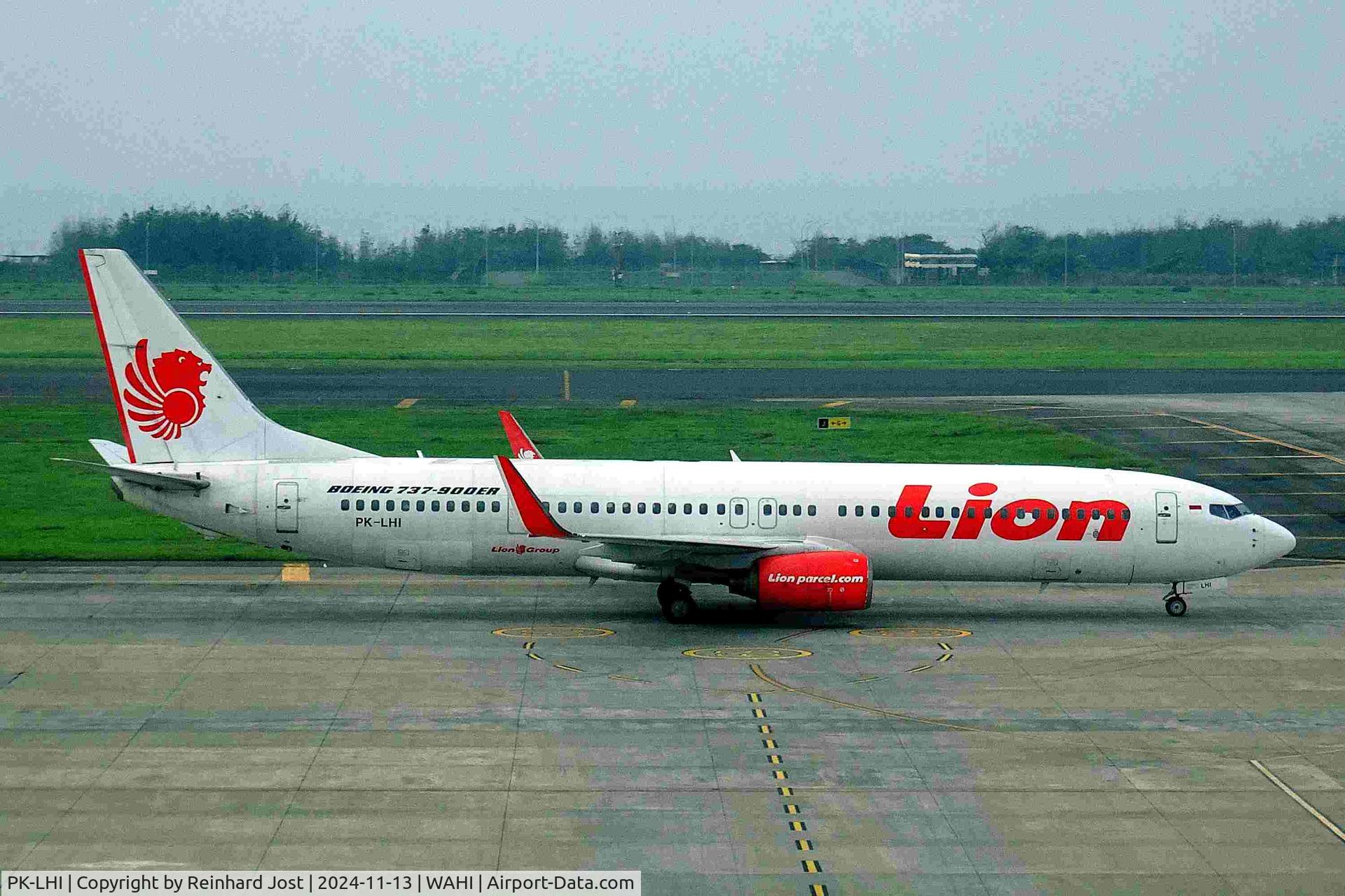 PK-LHI, 2010 Boeing 737-9GP/ER C/N 37276, Lion B737-900ER with Lion parcel.com-titles on the engine taxies to the apron at Yogyakarta International, Indonesia