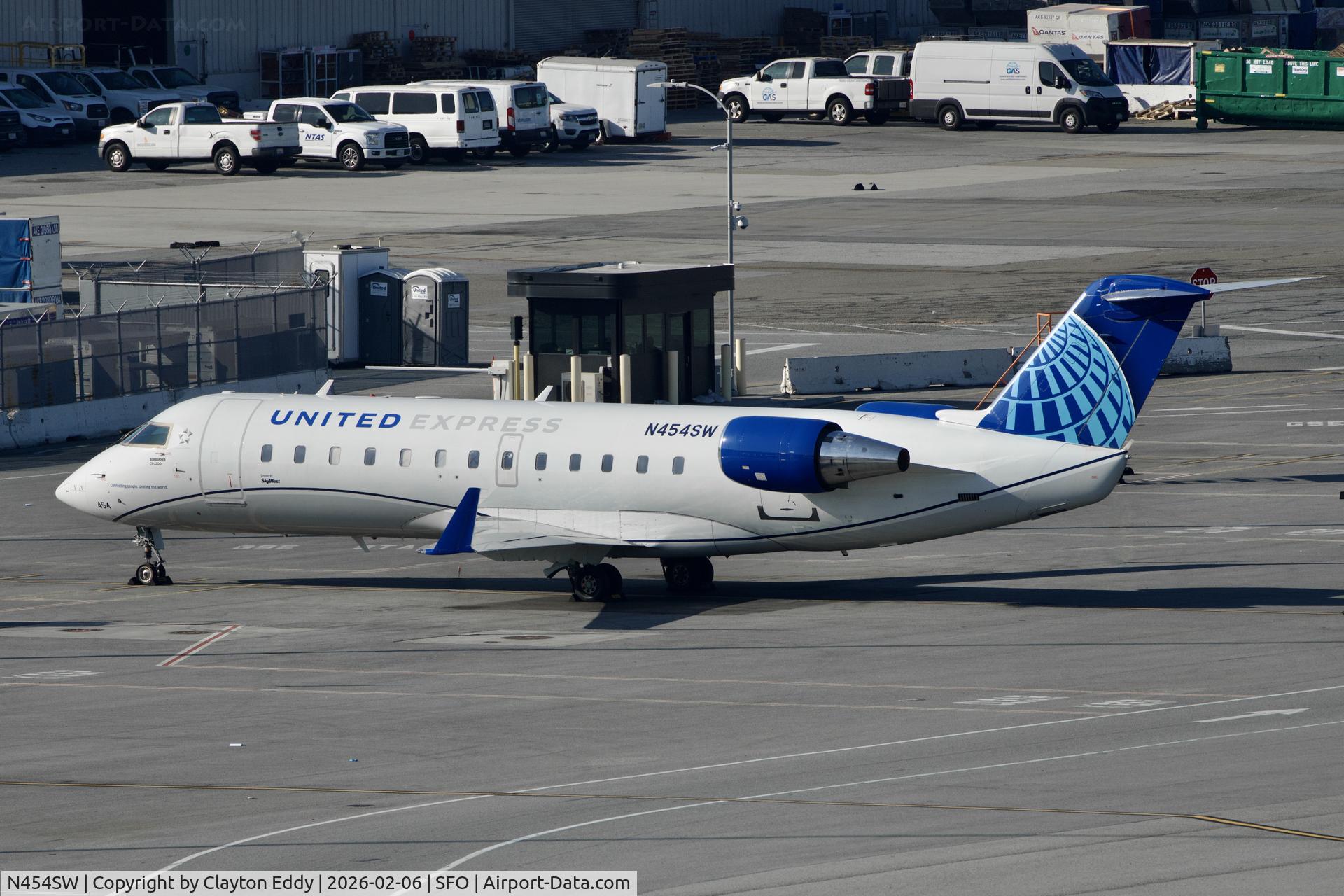 N454SW, 2003 Bombardier CRJ-200LR (CL-600-2B19) C/N 7749, SFO 2026