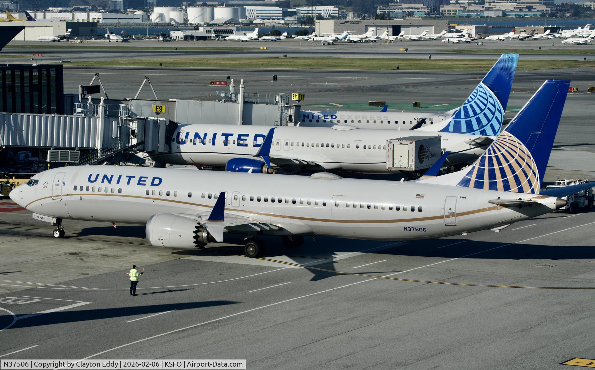 N37506, 2018 Boeing 737-9 MAX C/N 43432, Sky Terrace SFO 2026