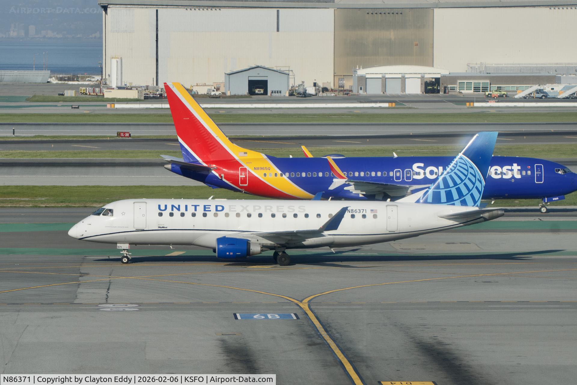 N86371, 2020 Embraer ERJ-175 C/N 17000853, Sky Terrace SFO 2026