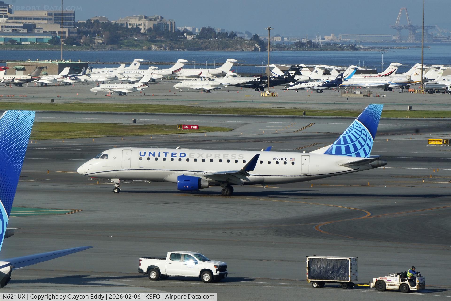 N621UX, 2019 Embraer 175LR (ERJ-170-200LR) C/N 17000825, Sky Terrace Super Bowl weekend SFO 2026