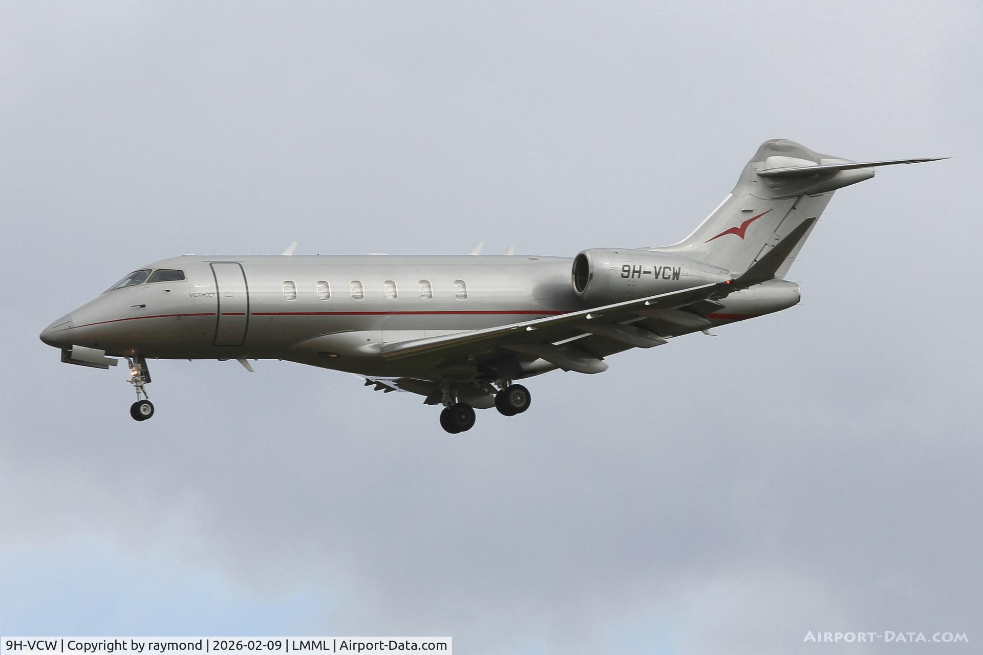 9H-VCW, 2016 Bombardier Challenger 350 C/N 20637, Bombardier Challenger 350 reg 9H-VCW of VistaJet landing in Malta on RW31.