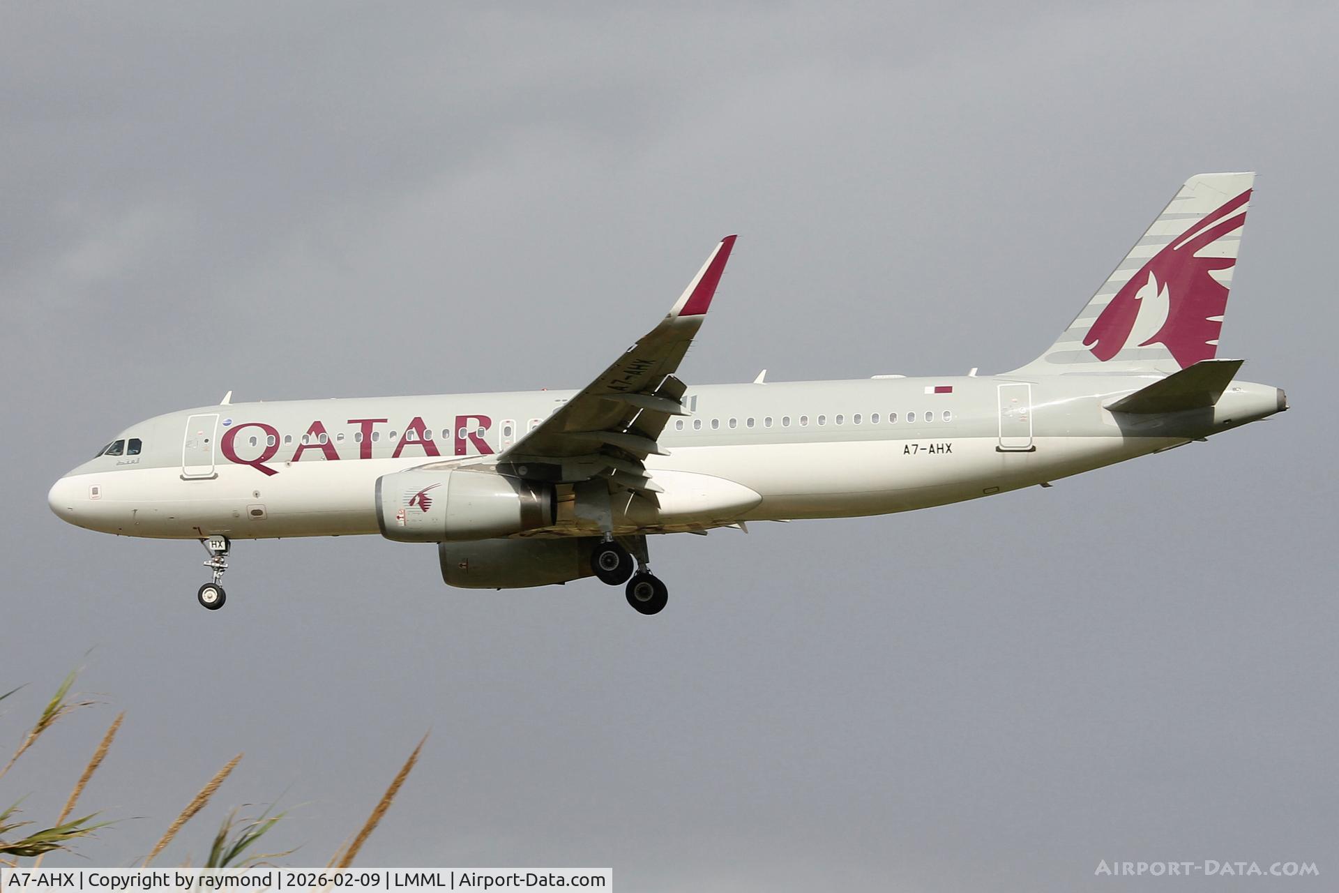 A7-AHX, 2012 Airbus A320-232 C/N 5361, Qatar Airways Airbus A320-232 reg A7-AHX landing in Malta, seen here on final approach for RW31.