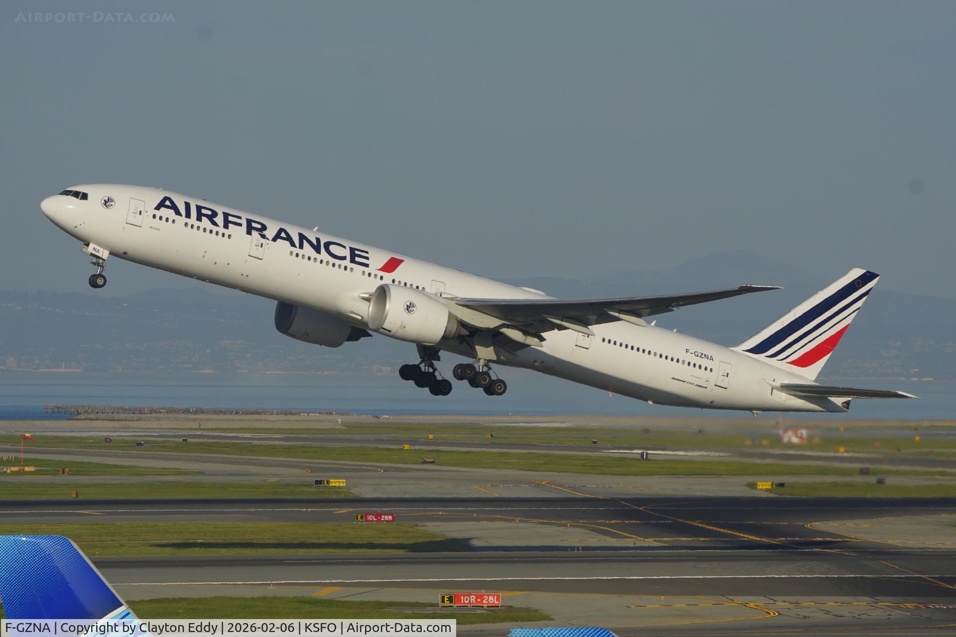 F-GZNA, 2007 Boeing 777-328/ER C/N 35297, Sky Terrace SFO 2026