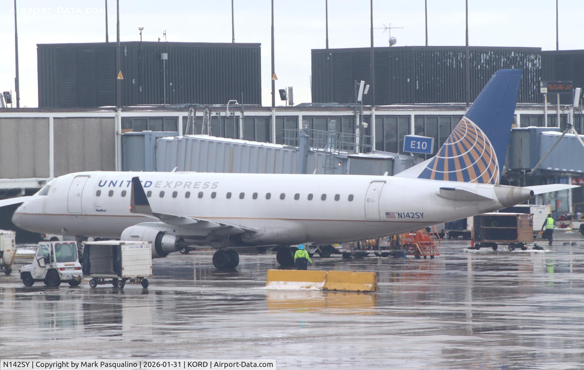 N142SY, 2015 Embraer 175LR (ERJ-170-200LR) C/N 17000475, ERJ-170-200LR