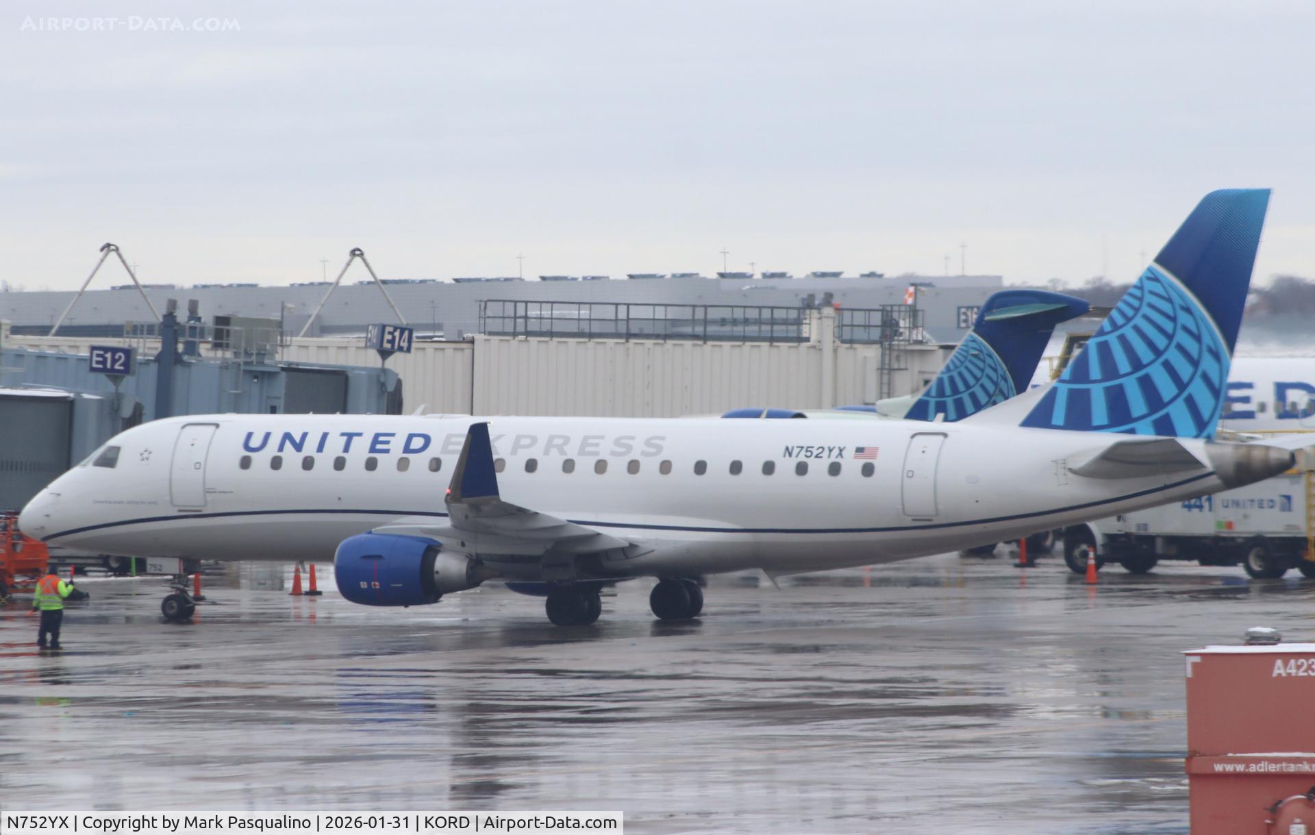 N752YX, 2017 Embraer 175LR (ERJ-170-200LR) C/N 17000689, ERJ-170-200LR