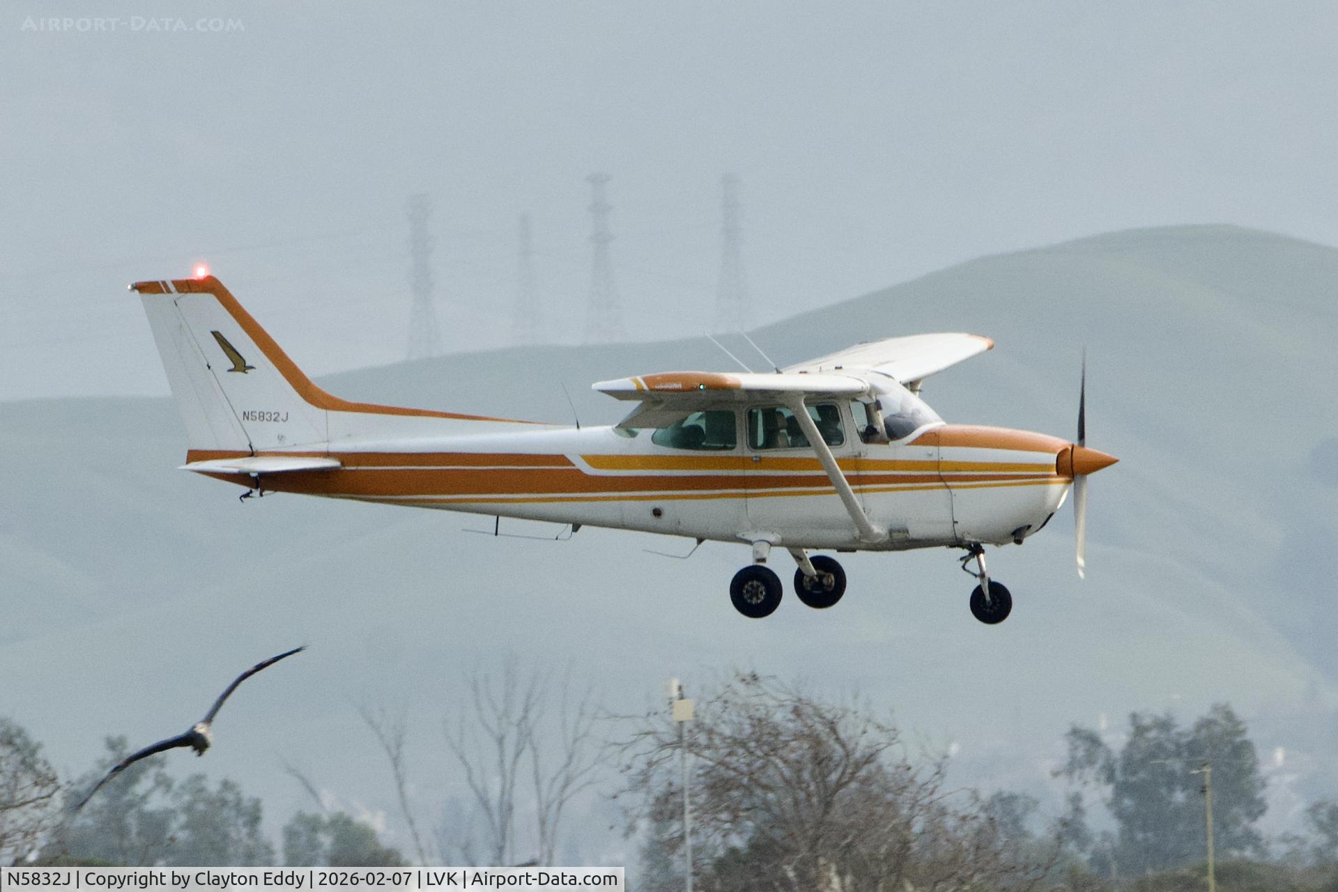 N5832J, 1980 Cessna 172N C/N 17273842, Livermore airport in California 2026