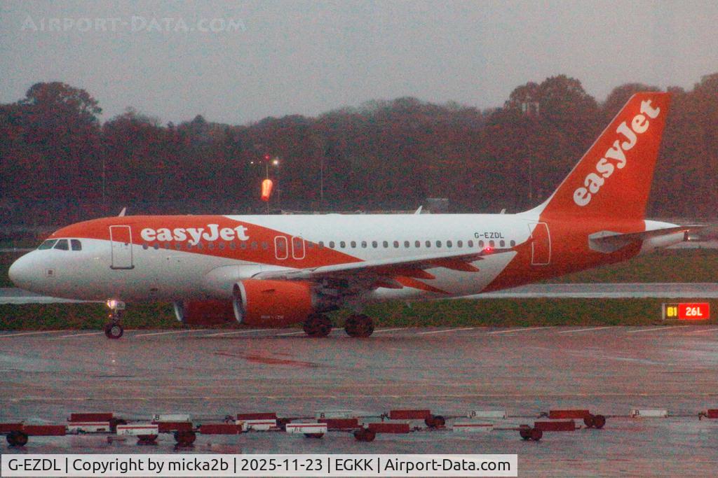 G-EZDL, 2008 Airbus A319-111 C/N 3569, Taxiing