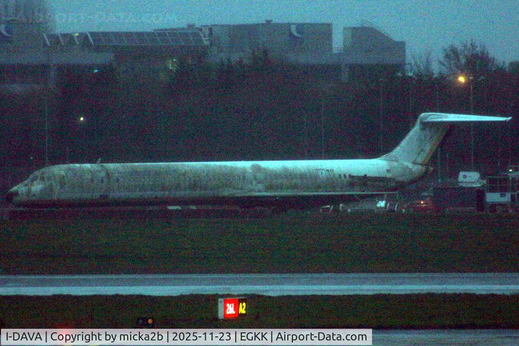 I-DAVA, 1986 McDonnell Douglas MD-82 (DC-9-82) C/N 49215, Parked