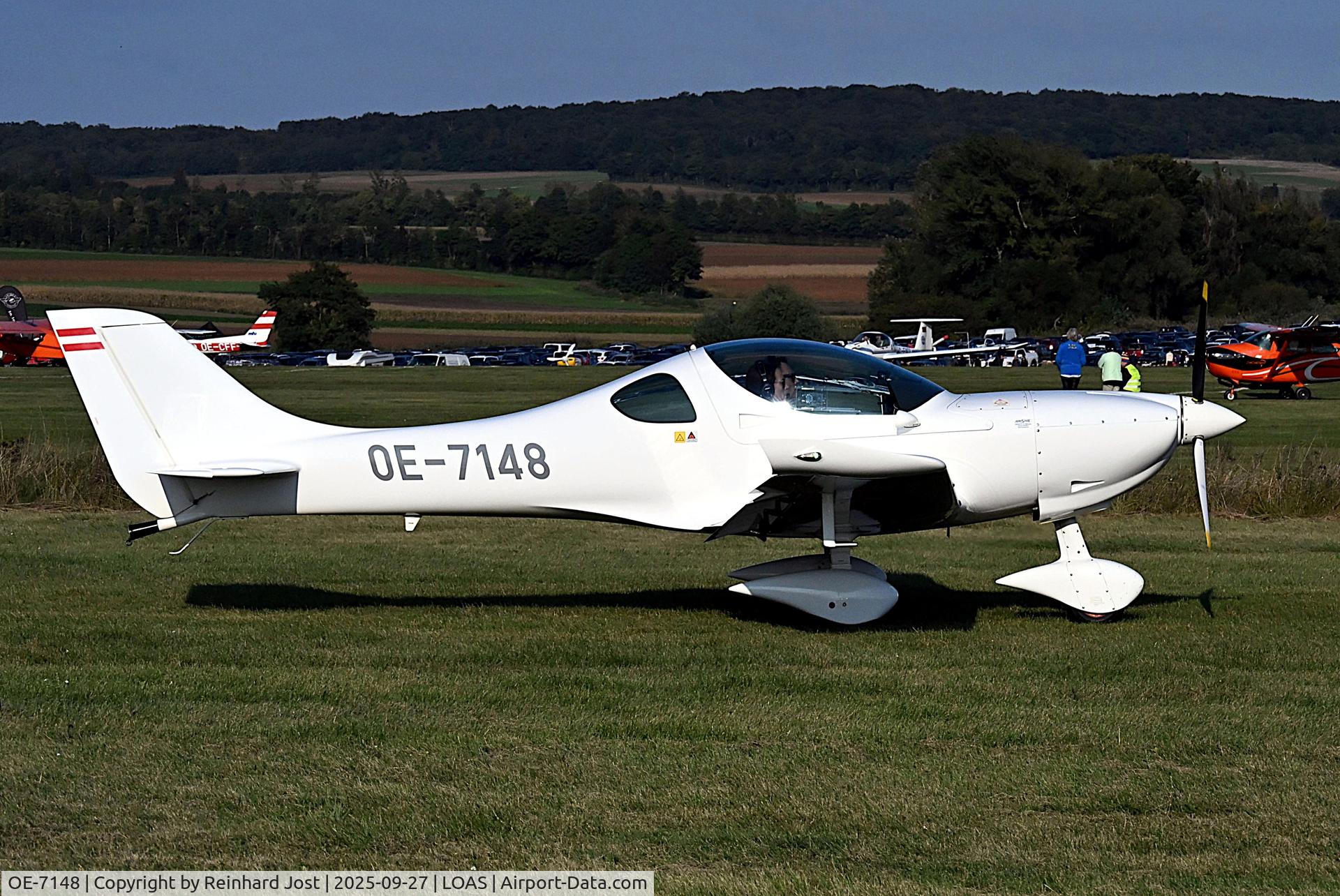 OE-7148, 2019 Aerospool WT-9 Dynamic C/N DY676, Dynamic OE-7148 leaving Spitzerberg during the Flugplatzfest 2025