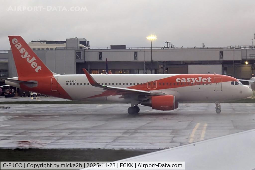 G-EJCO, 2013 Airbus A320-214 C/N 5648, Taxiing