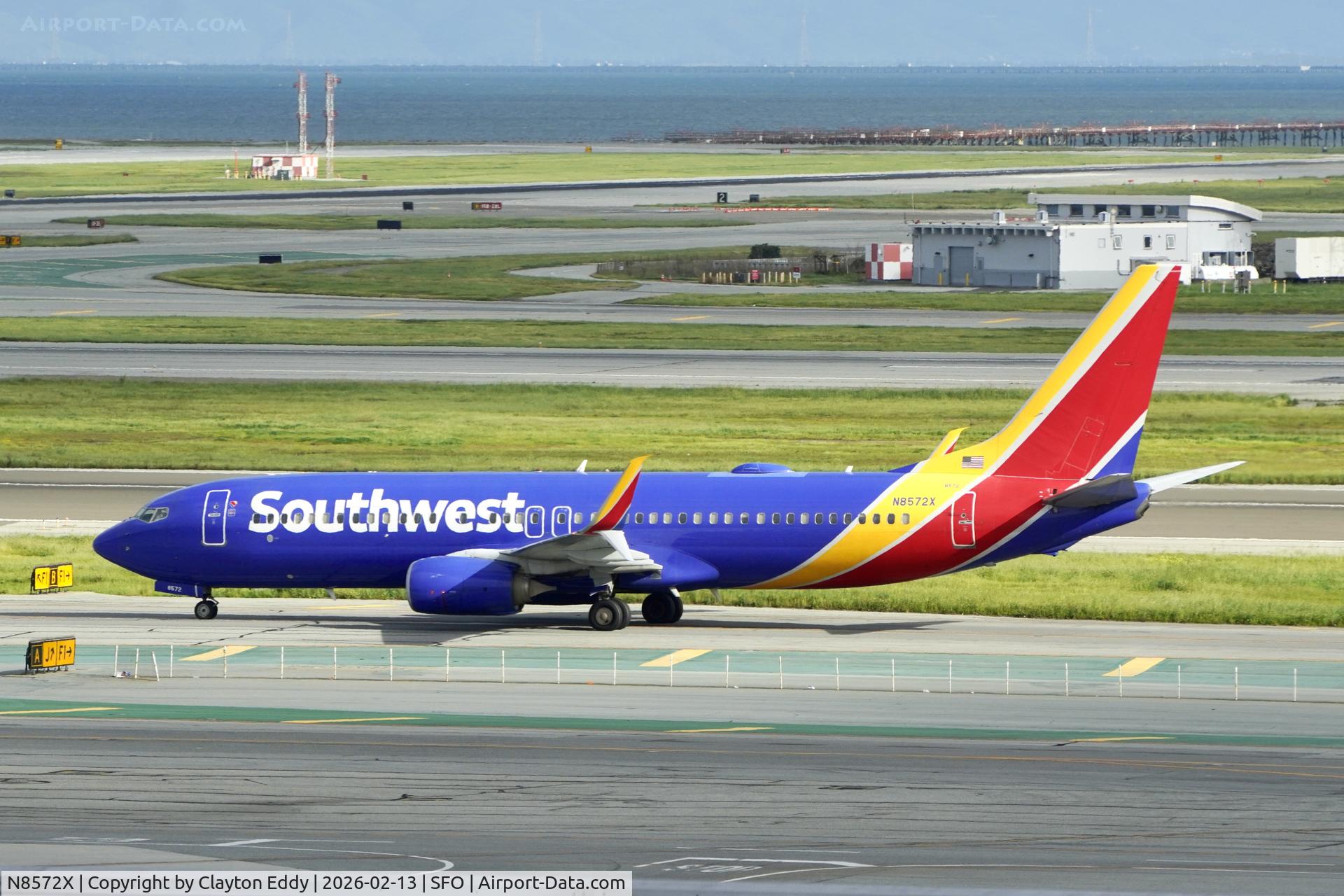 N8572X, 2018 Boeing 737-8H4 C/N 64251, SFO 2026