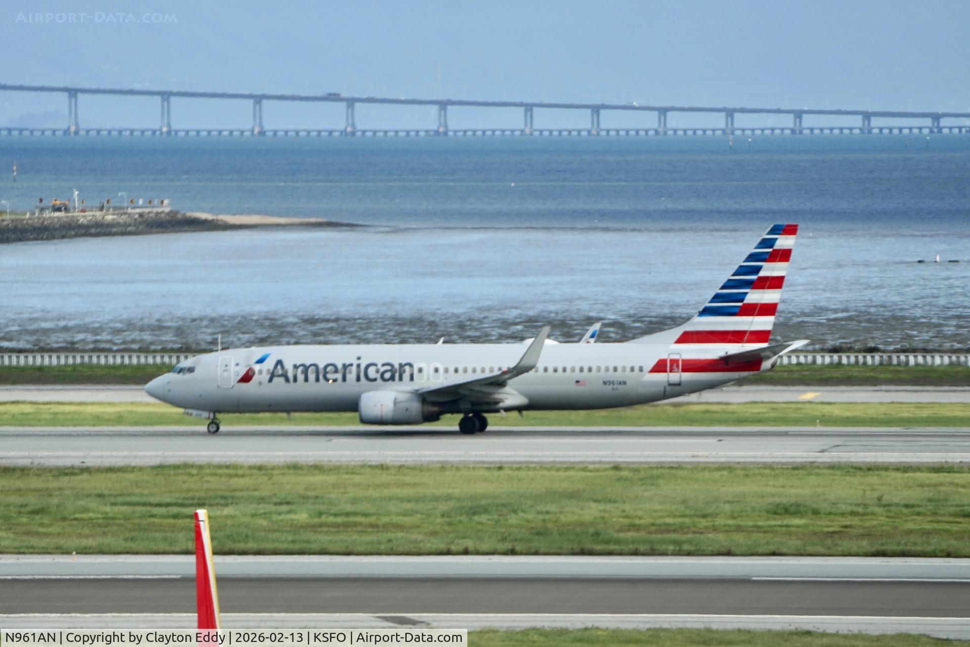 N961AN, 2001 Boeing 737-823 C/N 30092, SFO 2026