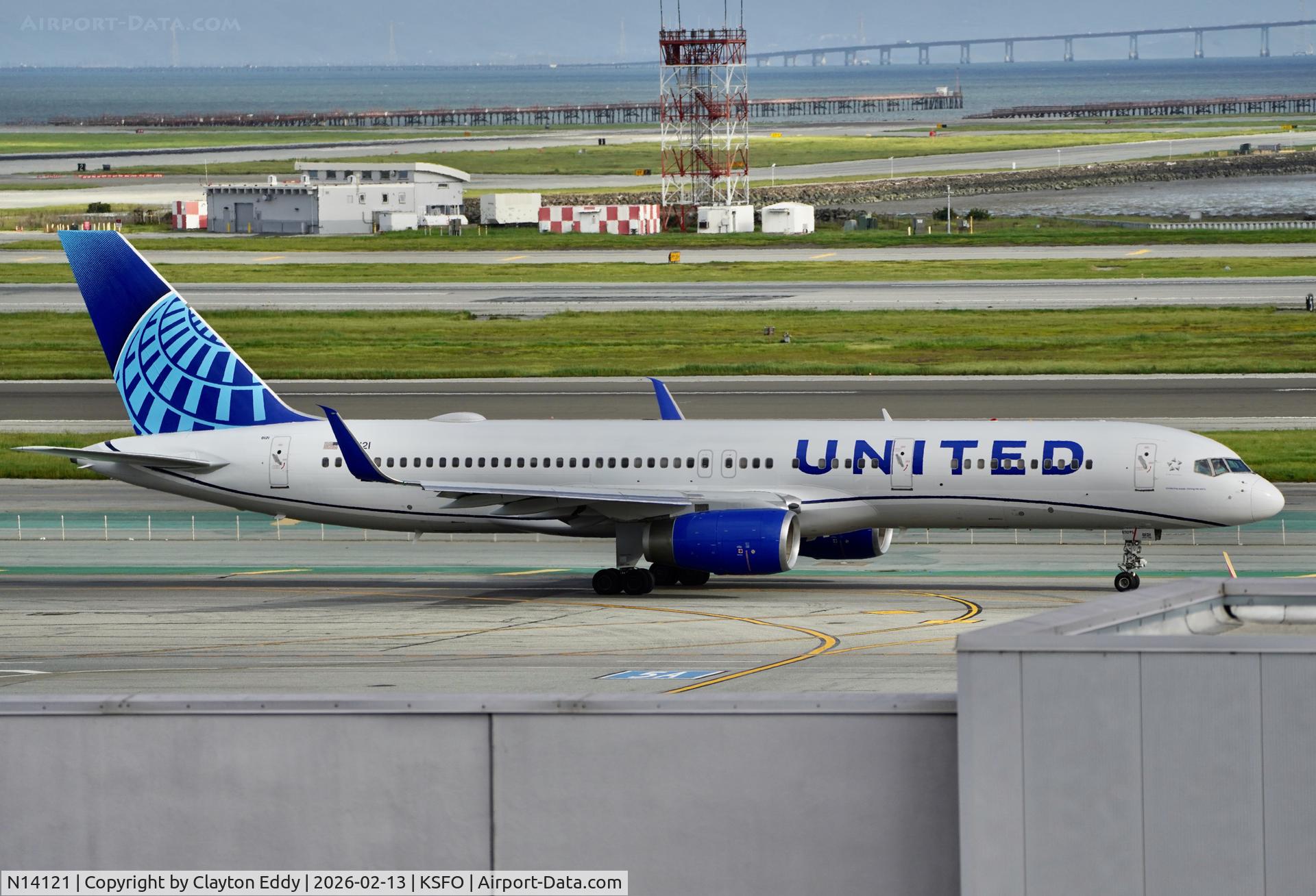 N14121, 1997 Boeing 757-224 C/N 27563, SFO 2026