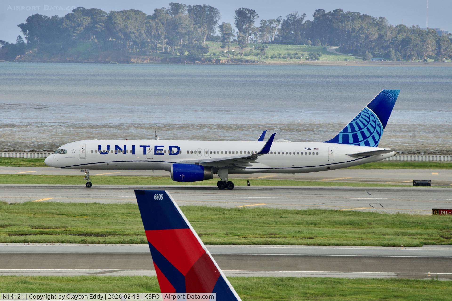 N14121, 1997 Boeing 757-224 C/N 27563, SFO 2026