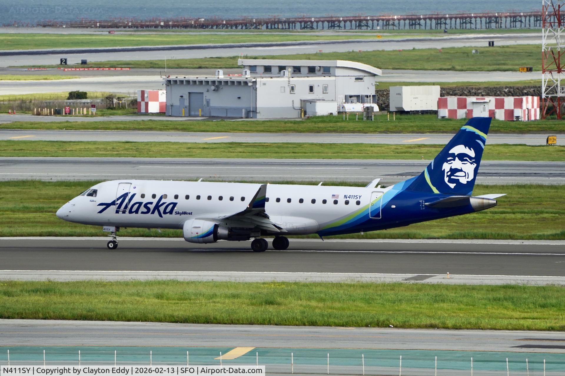 N411SY, 2022 Embraer 175LR (ERJ-170-200LR) C/N 17000907, SFO 2026