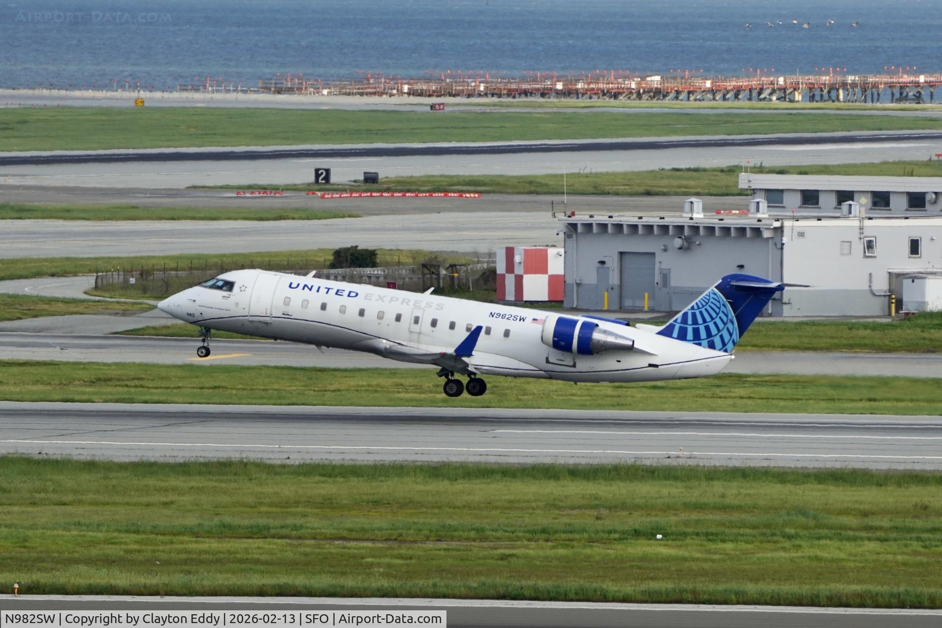 N982SW, 2004 Bombardier CRJ-200 (CL-600-2B19) C/N 7956, SFO 2026
