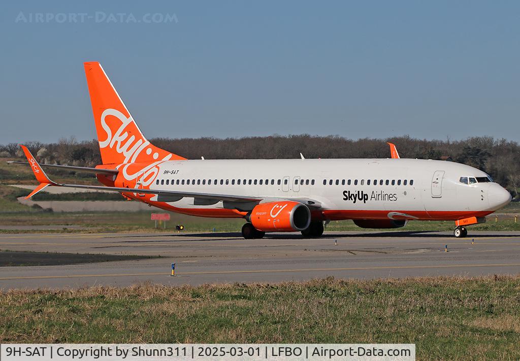 9H-SAT, 2006 Boeing 737-8Q8 C/N 29368, Taxiing to the Terminal... Tunisair flight this day...