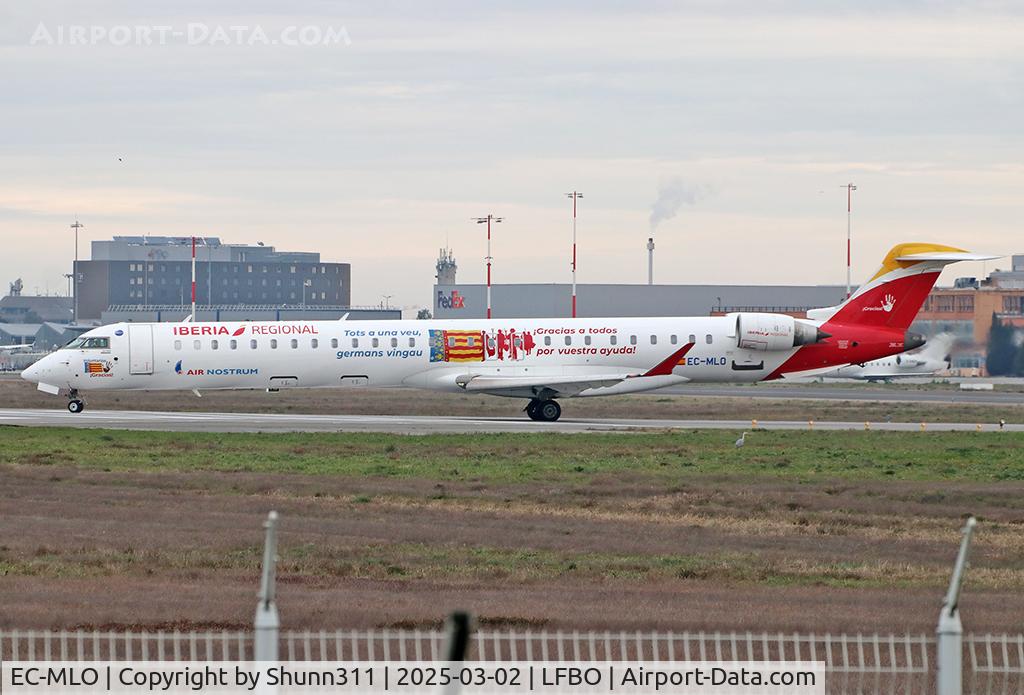 EC-MLO, 2016 Bombardier CRJ-1000 (CL-600-2E25) C/N 19050, Lining up rwy 32R for departure... special c/s