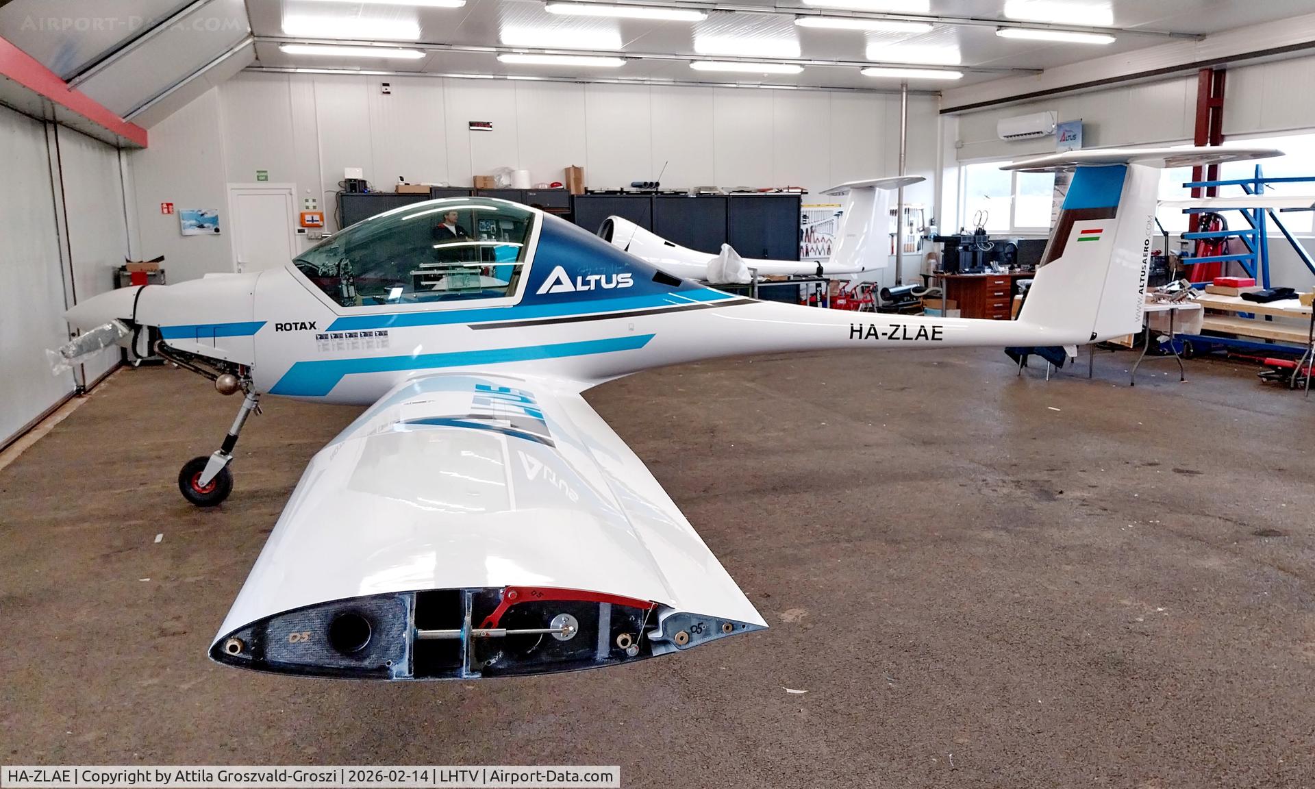 HA-ZLAE, 2026 Altus Aero Altus C/N 006, LHTV - Tótvázyony Airport, Kövesgyűrpuszta. At the Altus aircraft factory