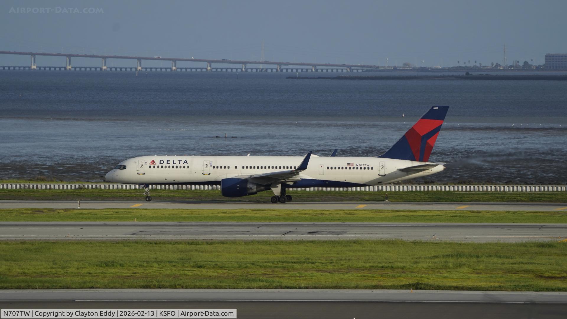 N707TW, 1997 Boeing 757-2Q8 C/N 27625, SFO 2026