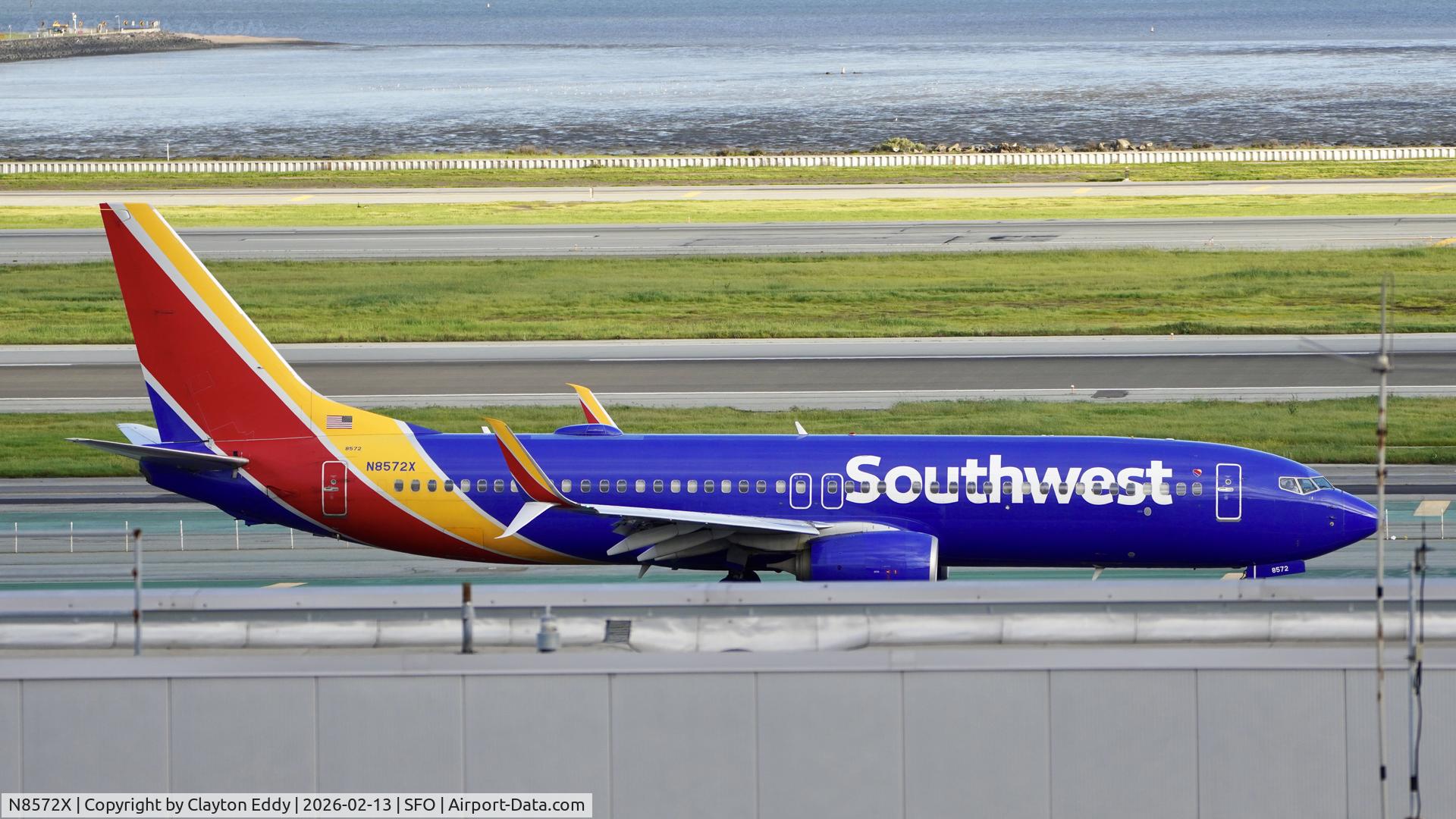 N8572X, 2018 Boeing 737-8H4 C/N 64251, SFO 2026