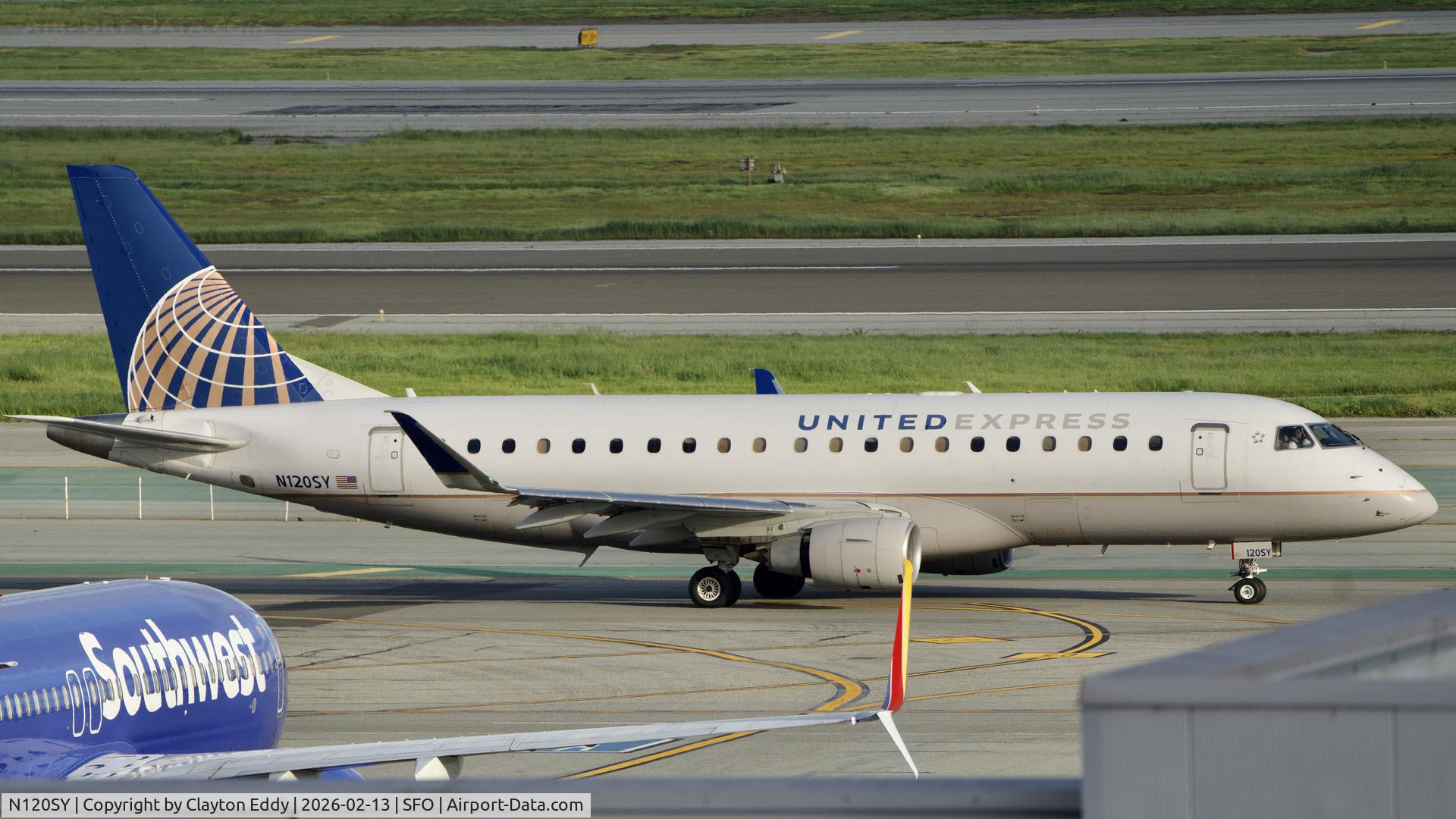 N120SY, 2014 Embraer 175LR (ERJ-170-200LR) C/N 17000425, SFO 2026