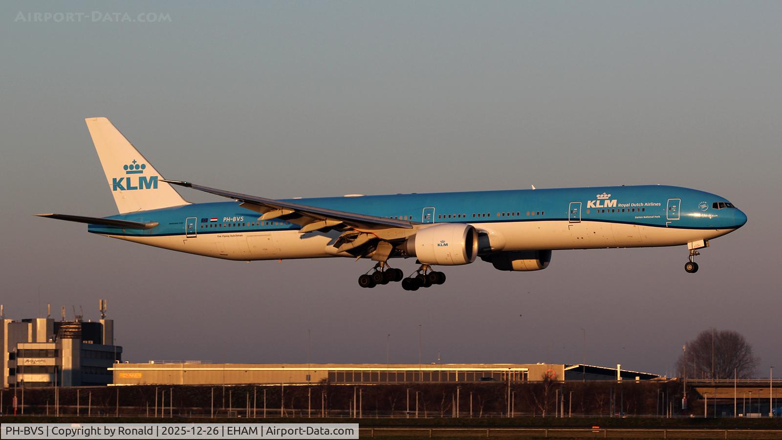 PH-BVS, 2017 Boeing 777-306/ER C/N 61604, at eham