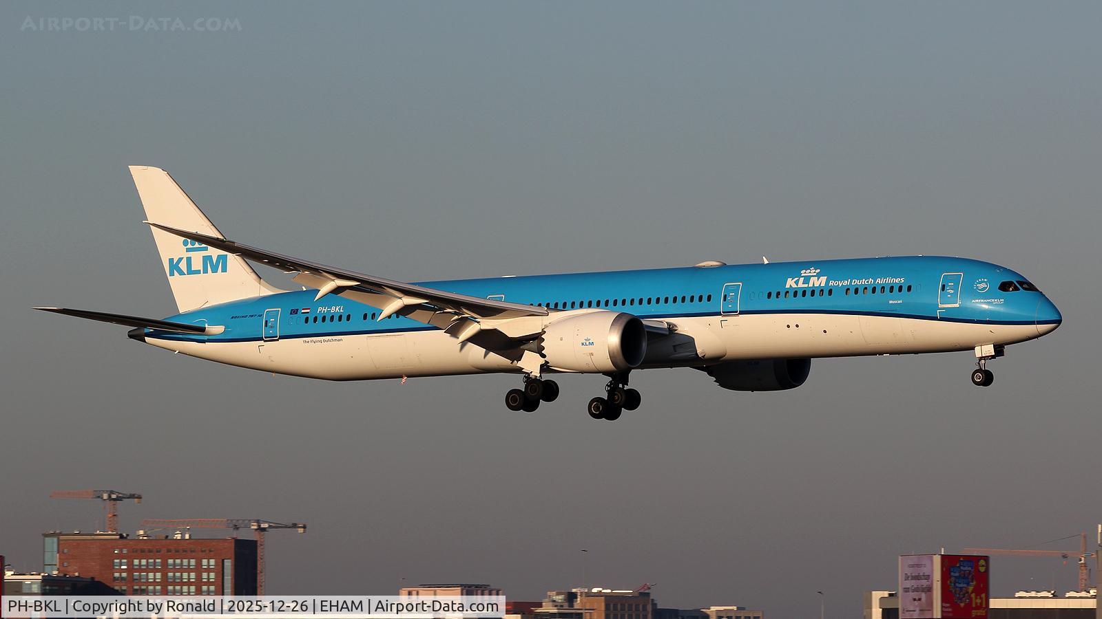PH-BKL, Boeing 787-10 Dreamliner C/N 42501, at eham