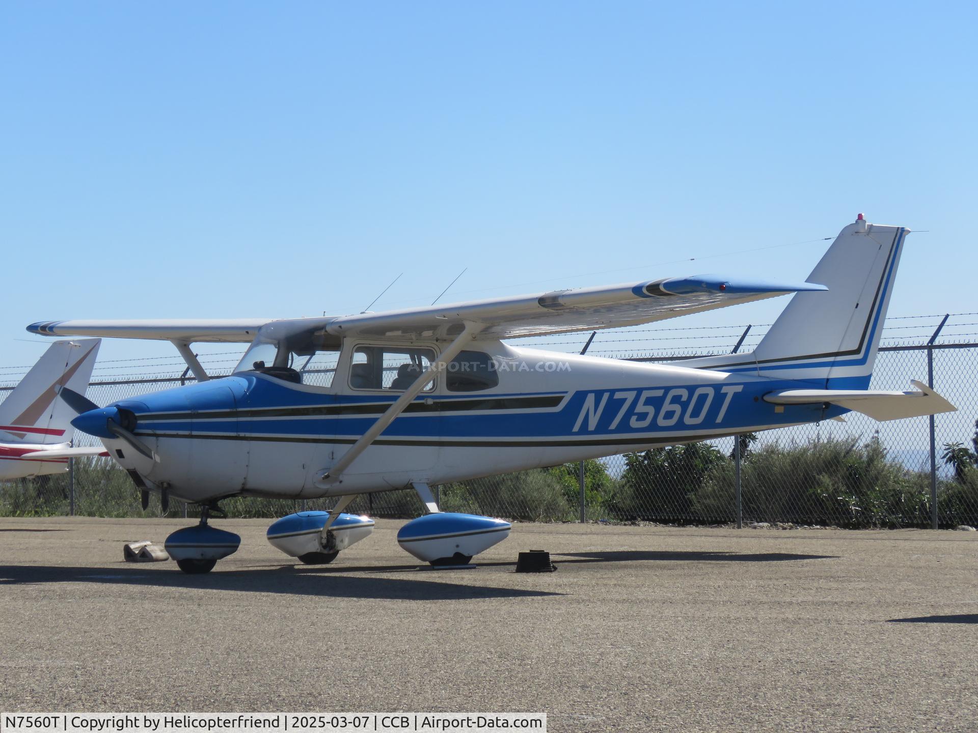 N7560T, 1959 Cessna 172A C/N 47160, Parked by south fence