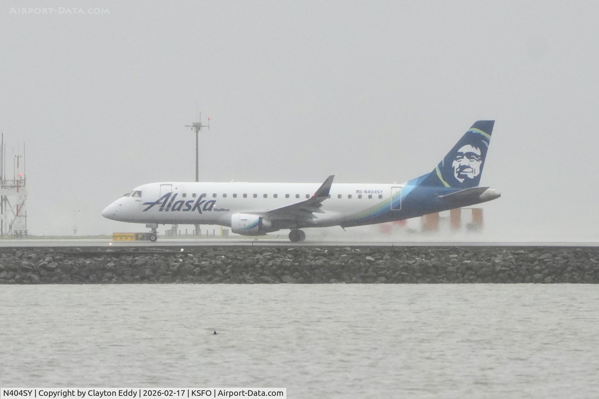 N404SY, 2018 Embraer 175LR (ERJ-170-200LR) C/N 17000739, SFO 2026