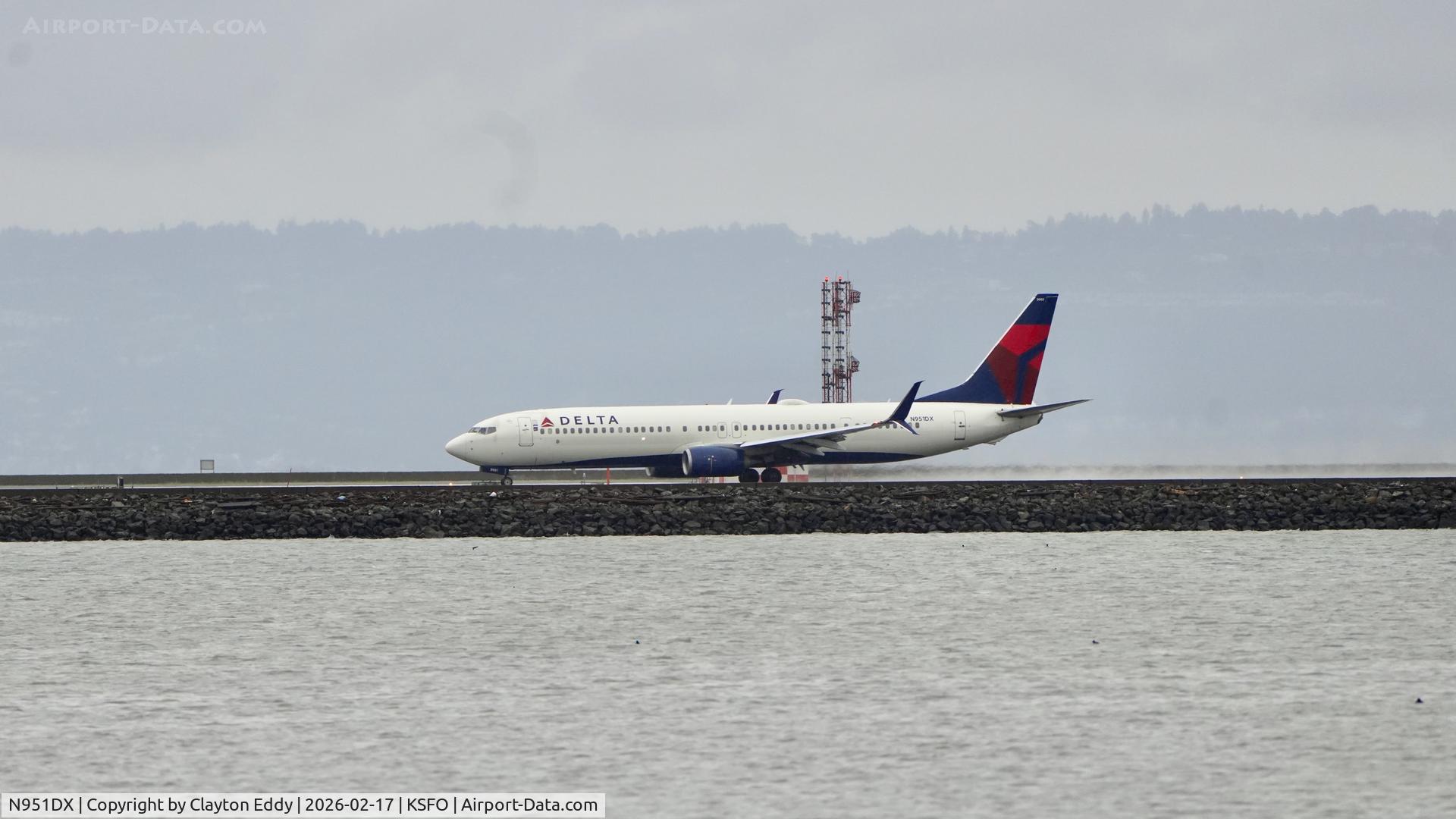 N951DX, 2013 Boeing 737-9GP/ER C/N 38736, SFO 2026