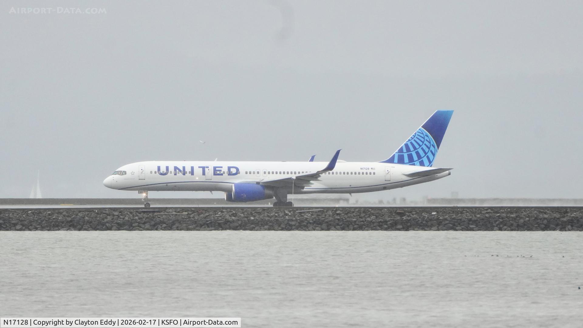N17128, 1998 Boeing 757-224 C/N 27567, SFO 2026