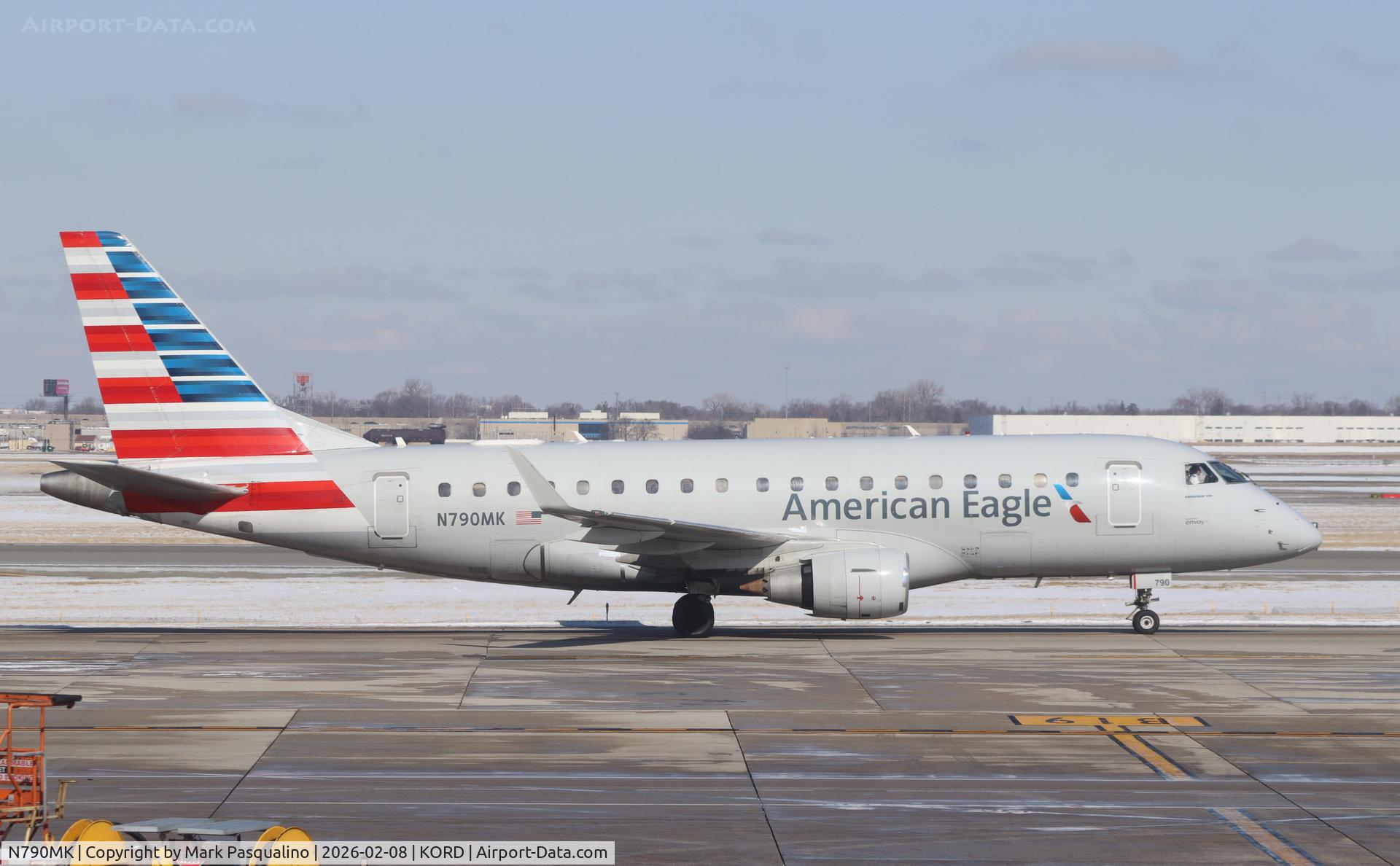 N790MK, 2004 Embraer 170SE (ERJ-170-100SE) C/N 17000061, ERJ-170-100SE