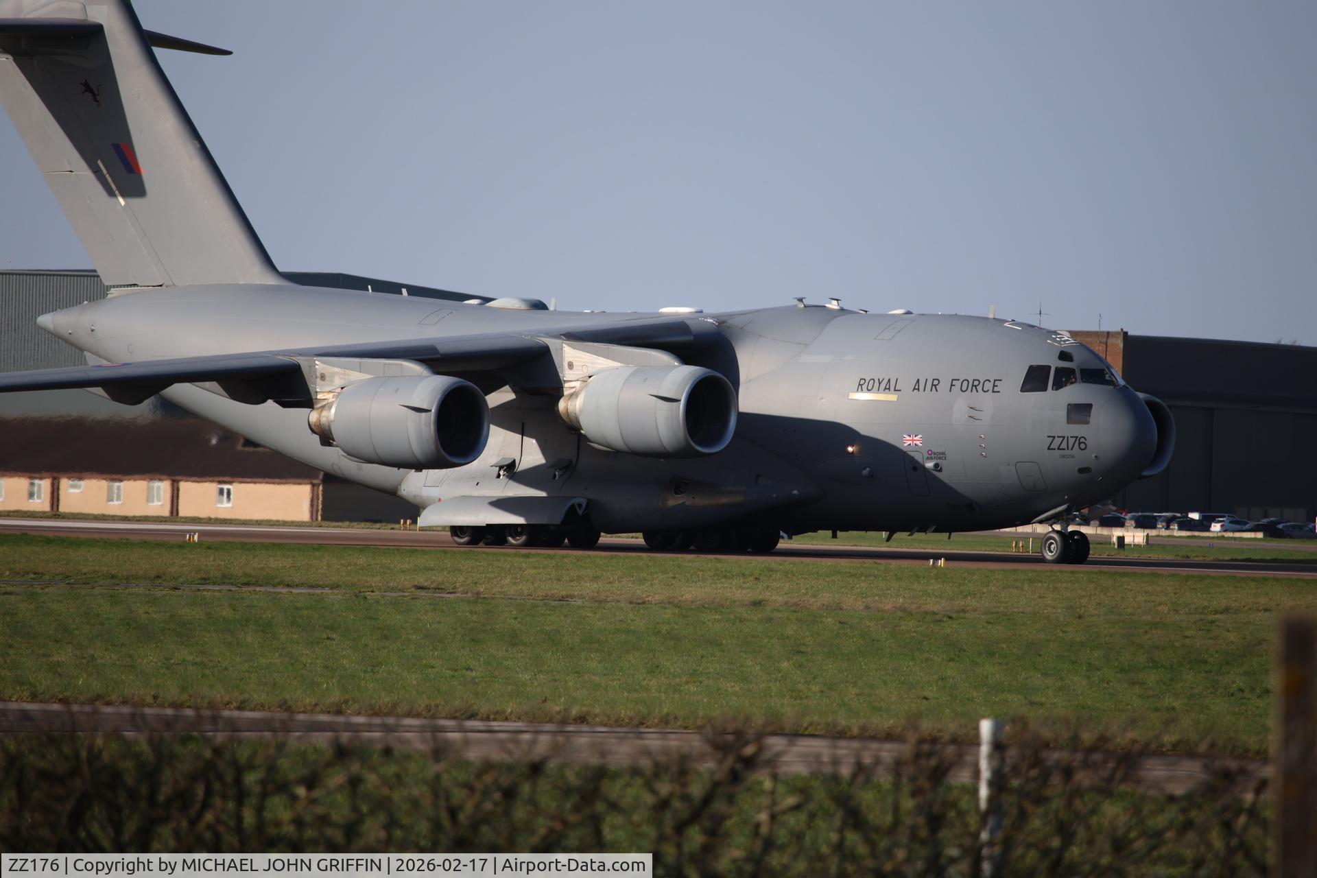 ZZ176, 2008 Boeing C-17A Globemaster III C/N F-190, Ariving at RAF Waddington from RAF Brize Norton.