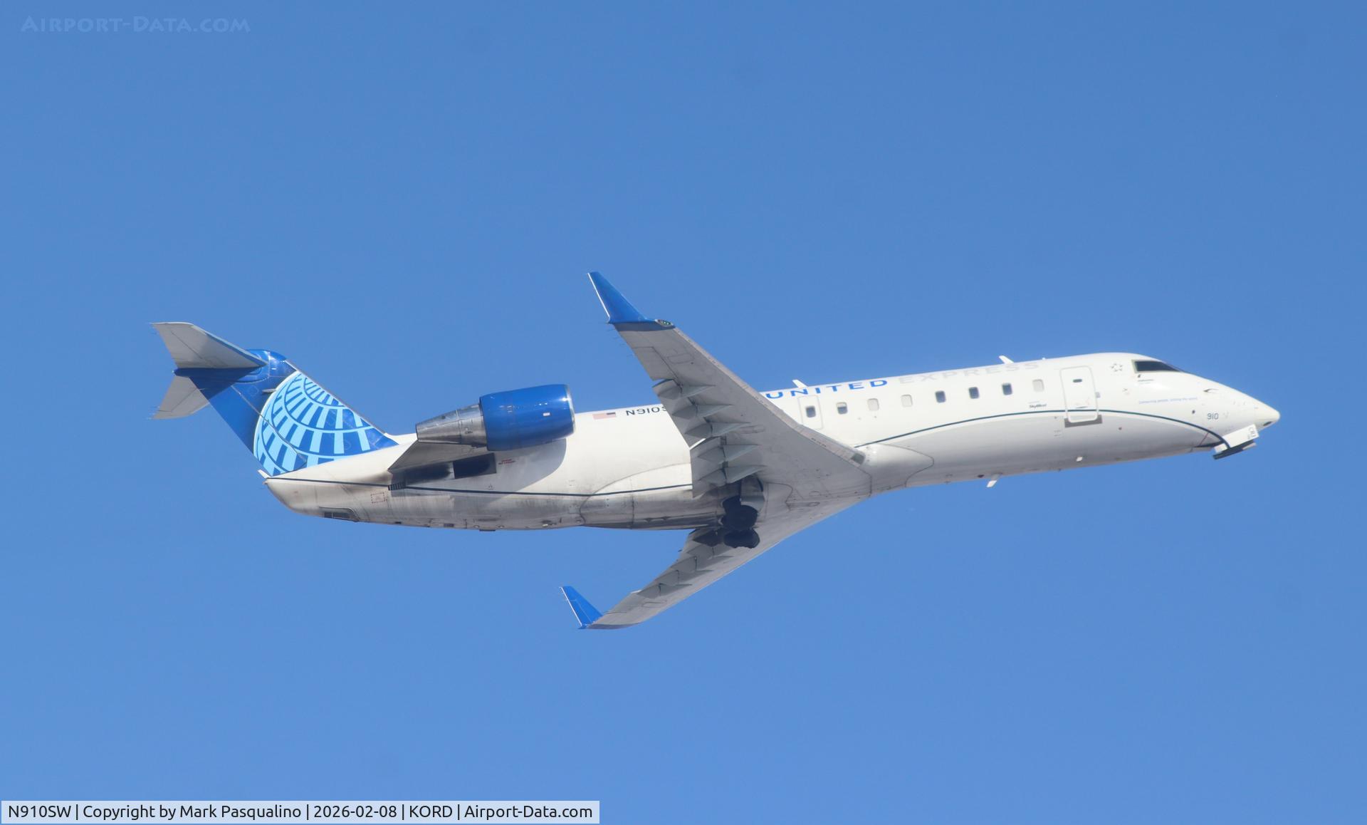 N910SW, 2001 Bombardier CRJ-200LR (CL-600-2B19) C/N 7566, CL-600-2B19