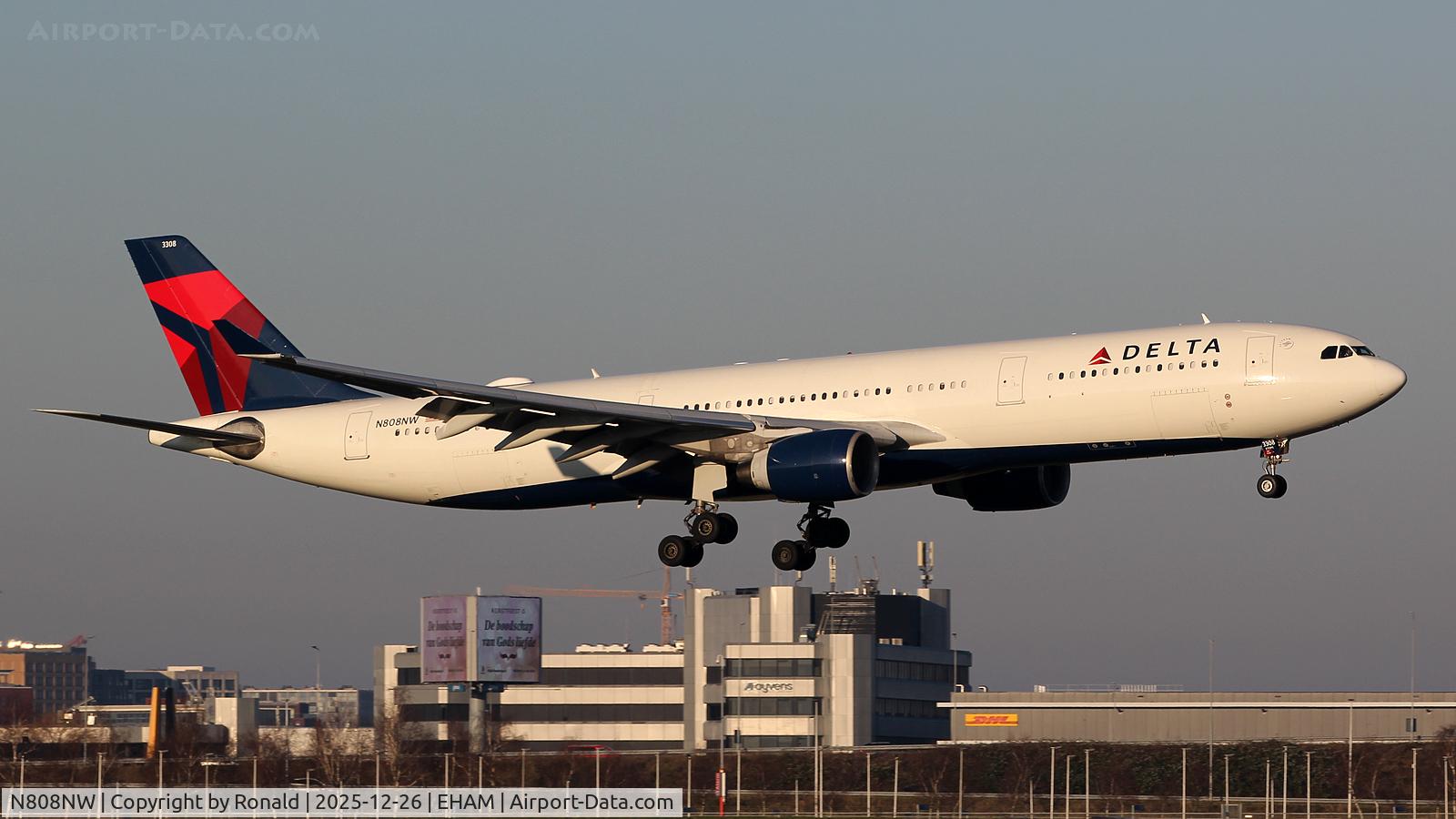N808NW, 2004 Airbus A330-323 C/N 0591, at eham