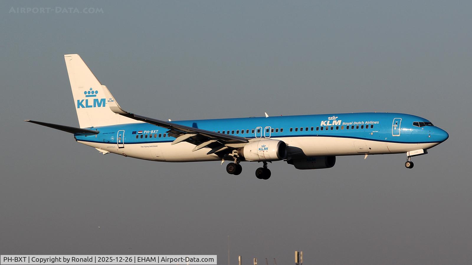 PH-BXT, 2004 Boeing 737-9K2 C/N 32944, at eham