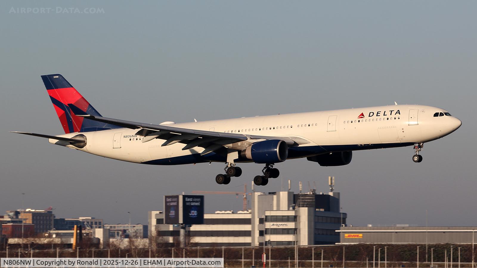 N806NW, 2004 Airbus A330-323 C/N 578, at eham